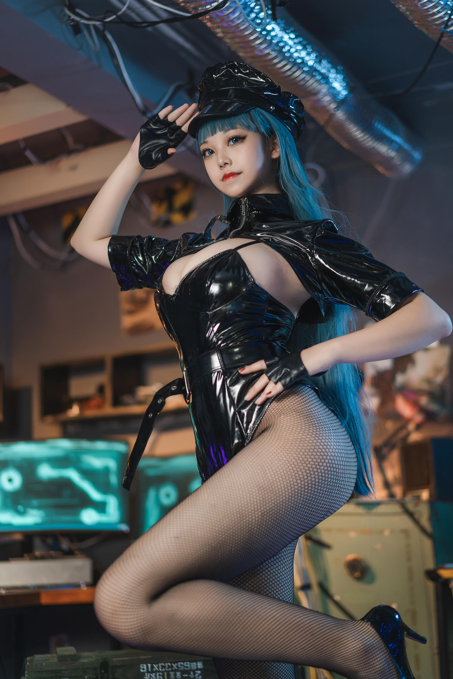 蜜汁猫裘 胶衣女警 [51P-487MB]