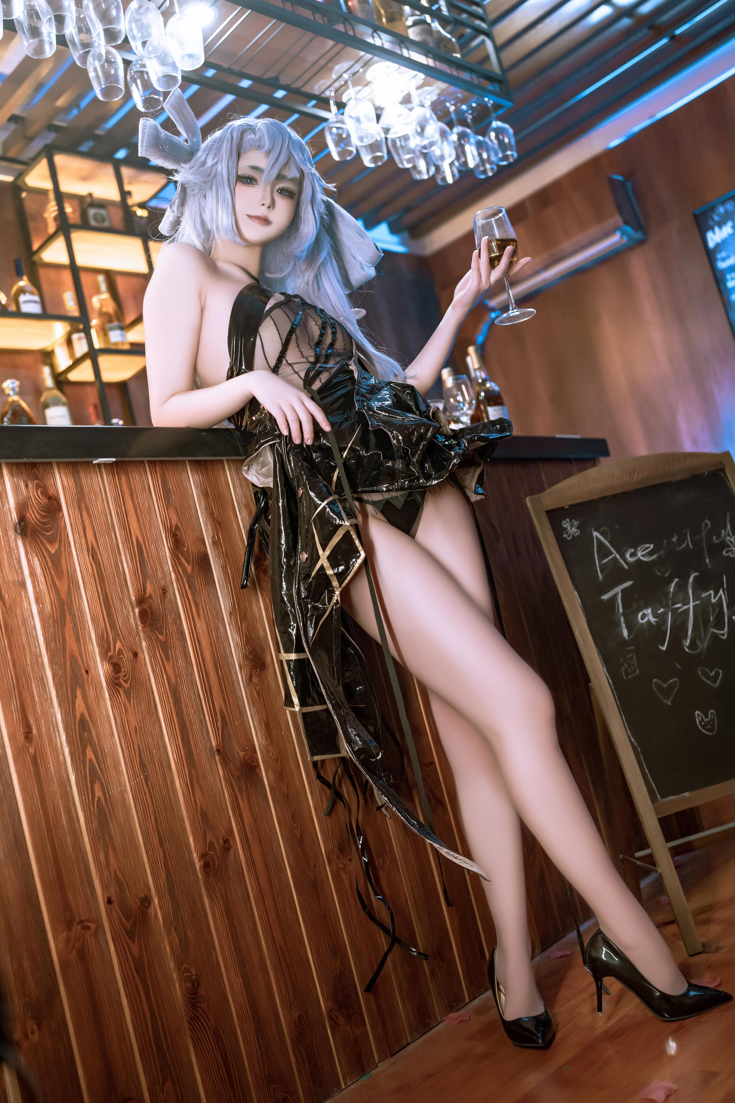 Quan冉有点饿 少女前线 PA15 香槟怪盗 [54P-715MB]