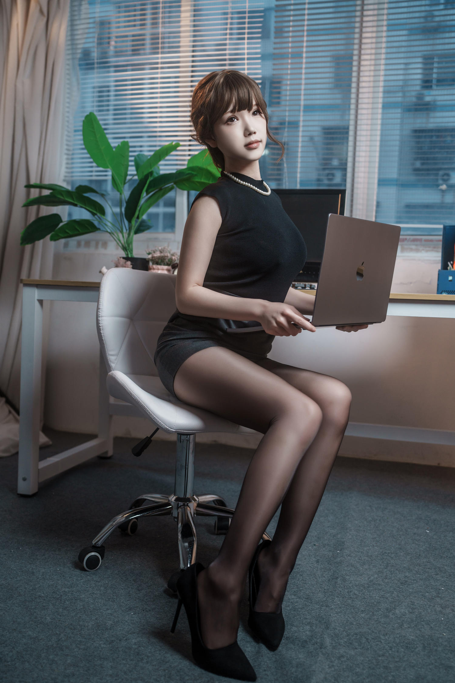 雪晴Astra 年纪不大的上司姐姐 [70P1V-1.65GB]