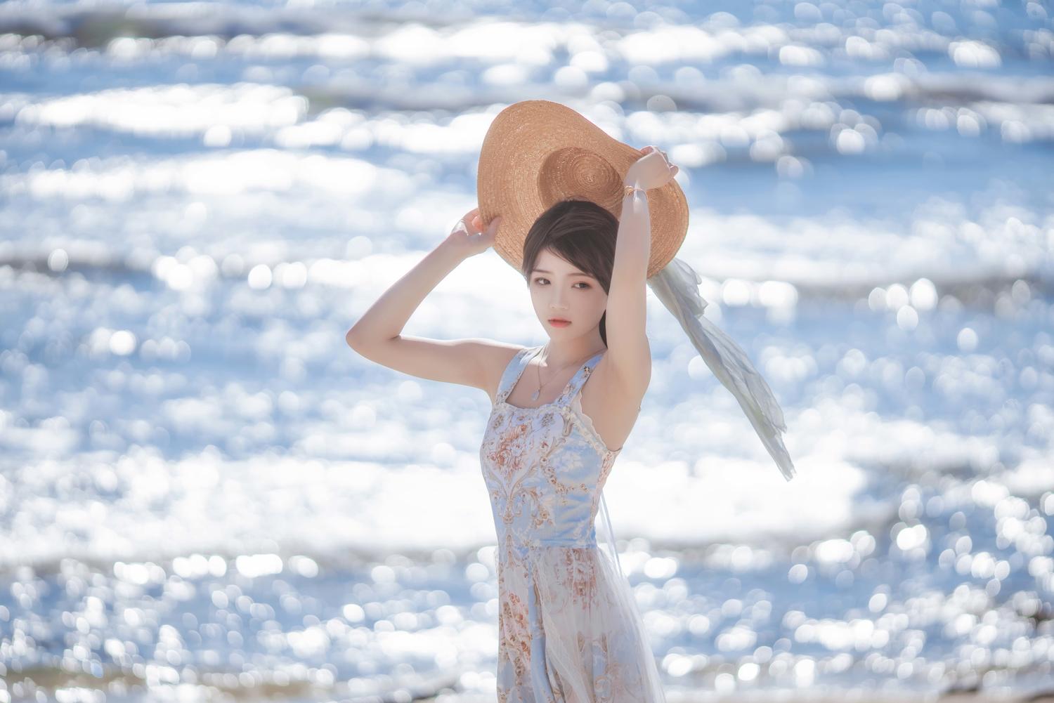 桜桃喵 发光的海 [18P-132MB]