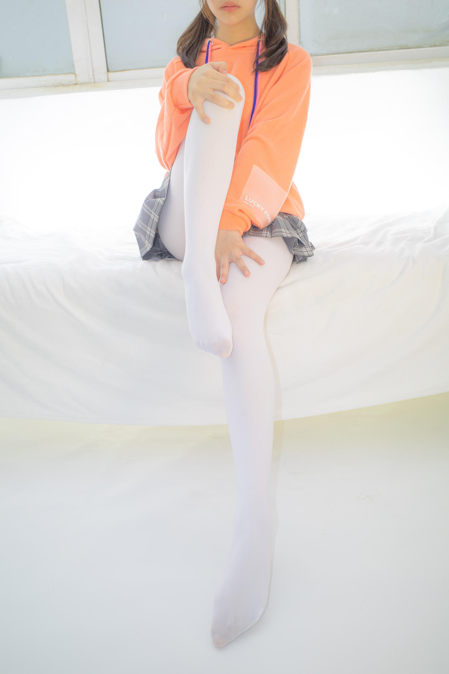 森萝财团 内部-014 小香 白丝80D [105P-947MB]