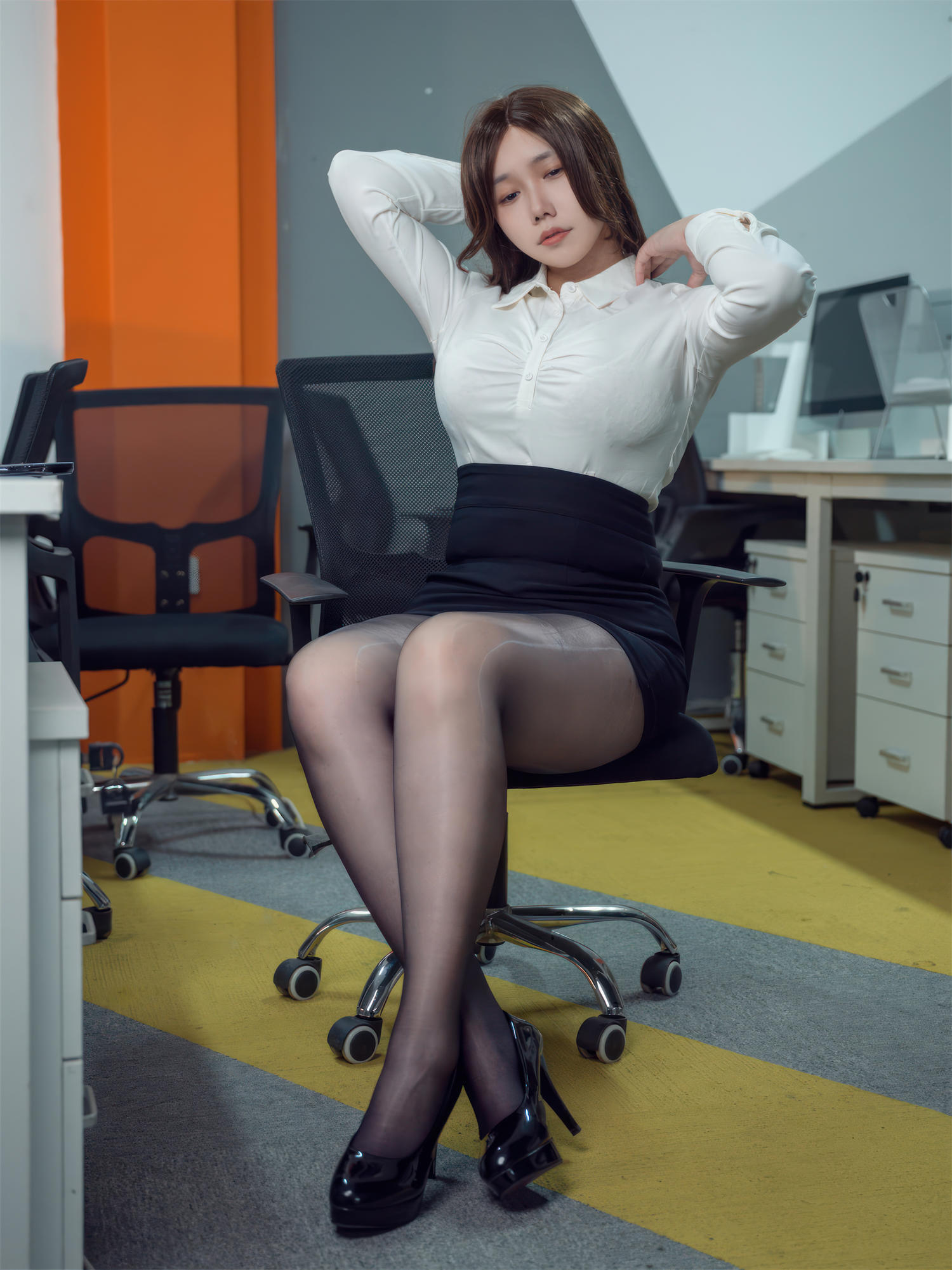 麻花麻花酱 OL白衬衫姐姐 [40P1V-213MB]