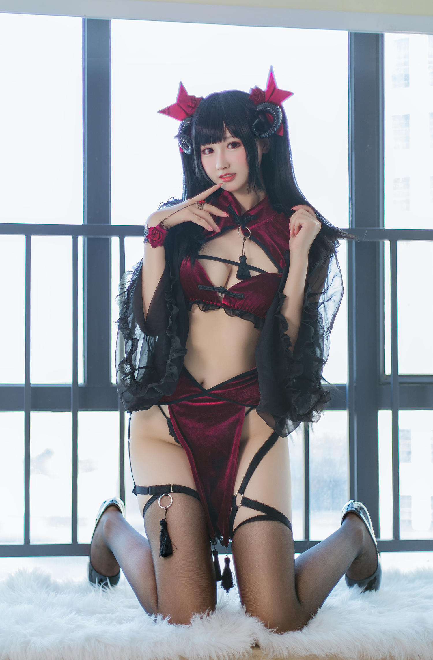 羽生三未 - 红旗袍 [33P]