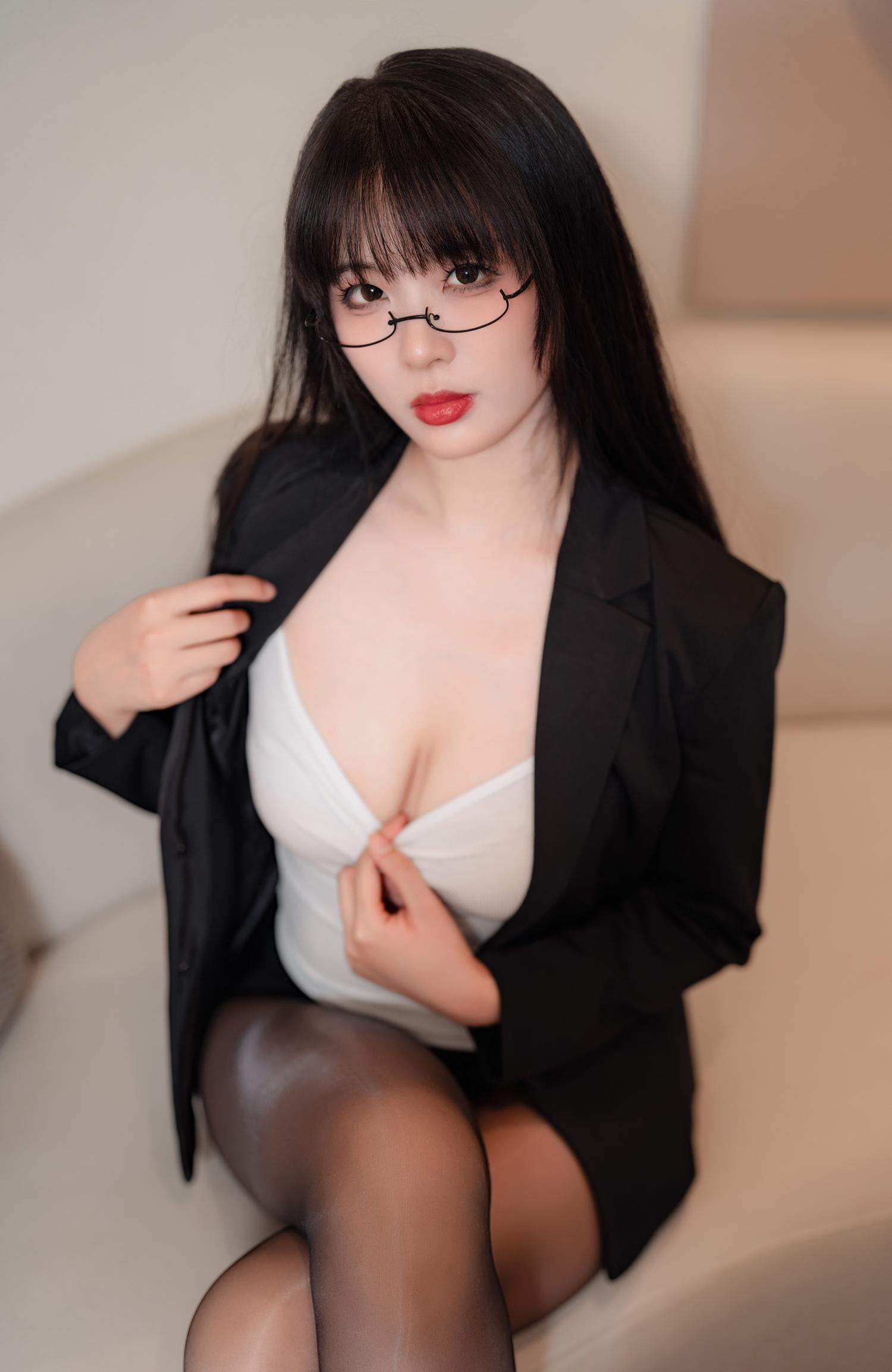 轩萧学姐 下班后OL [72P-255MB]