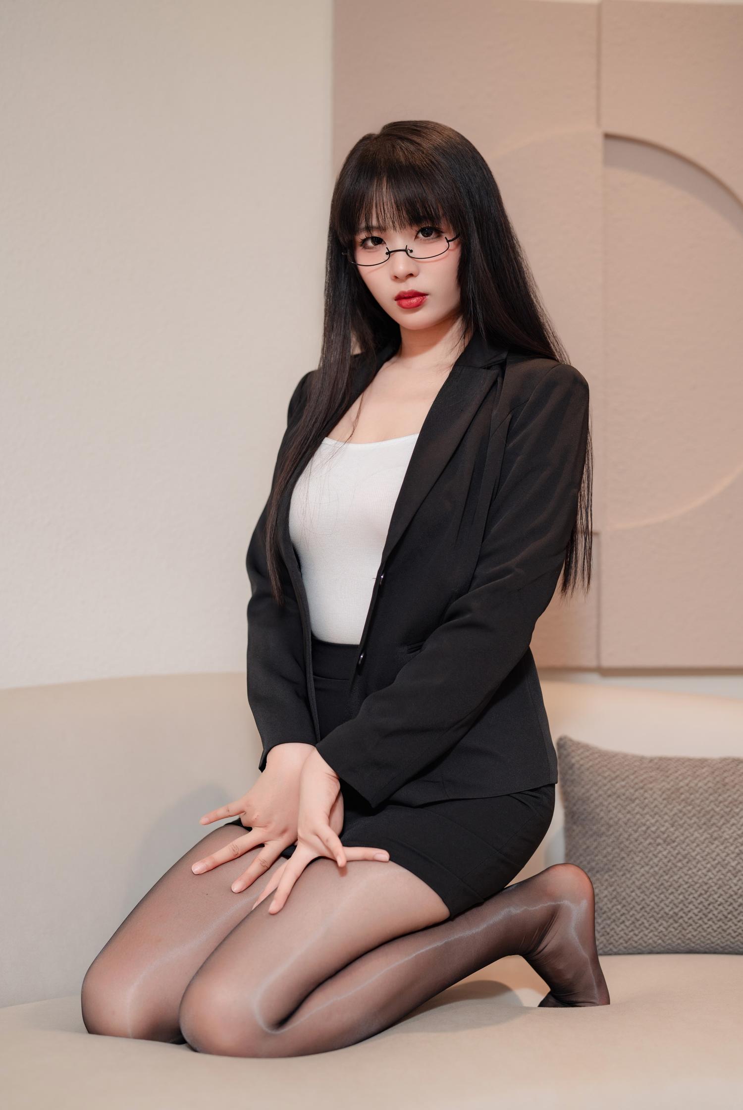 轩萧学姐 下班后OL [72P-255MB]