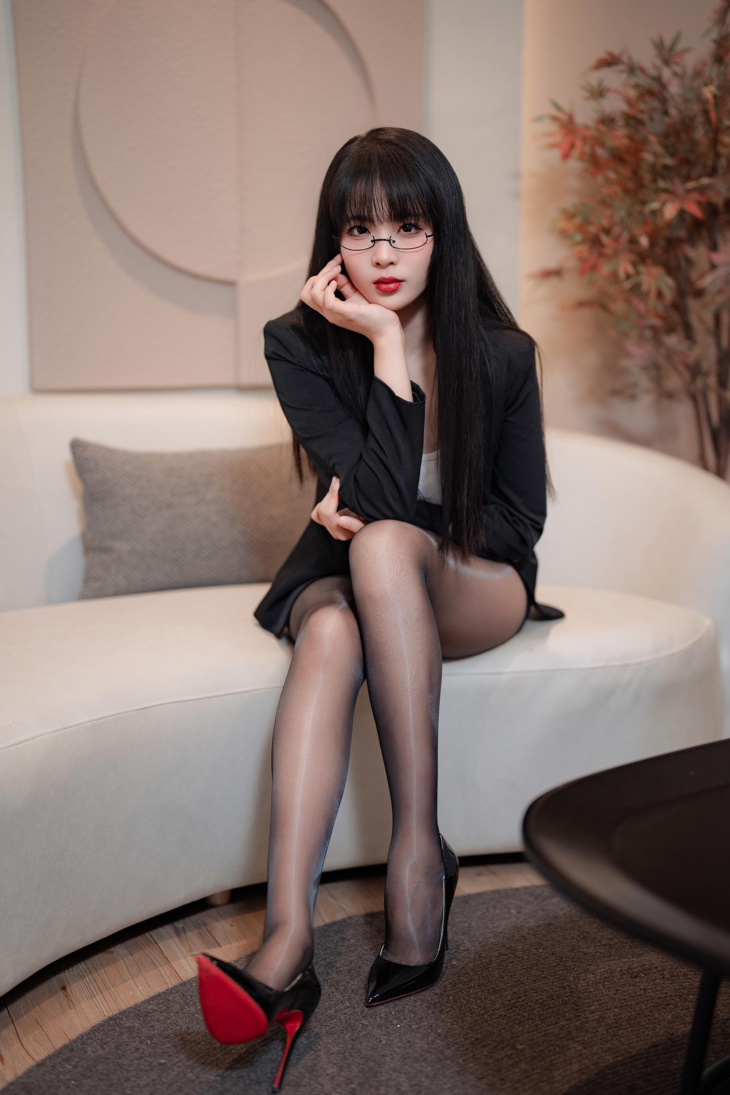 轩萧学姐 下班后OL [72P-255MB]