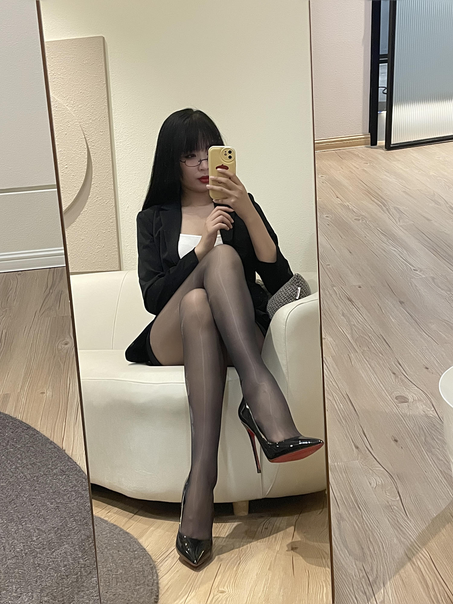 轩萧学姐 下班后OL [72P-255MB]