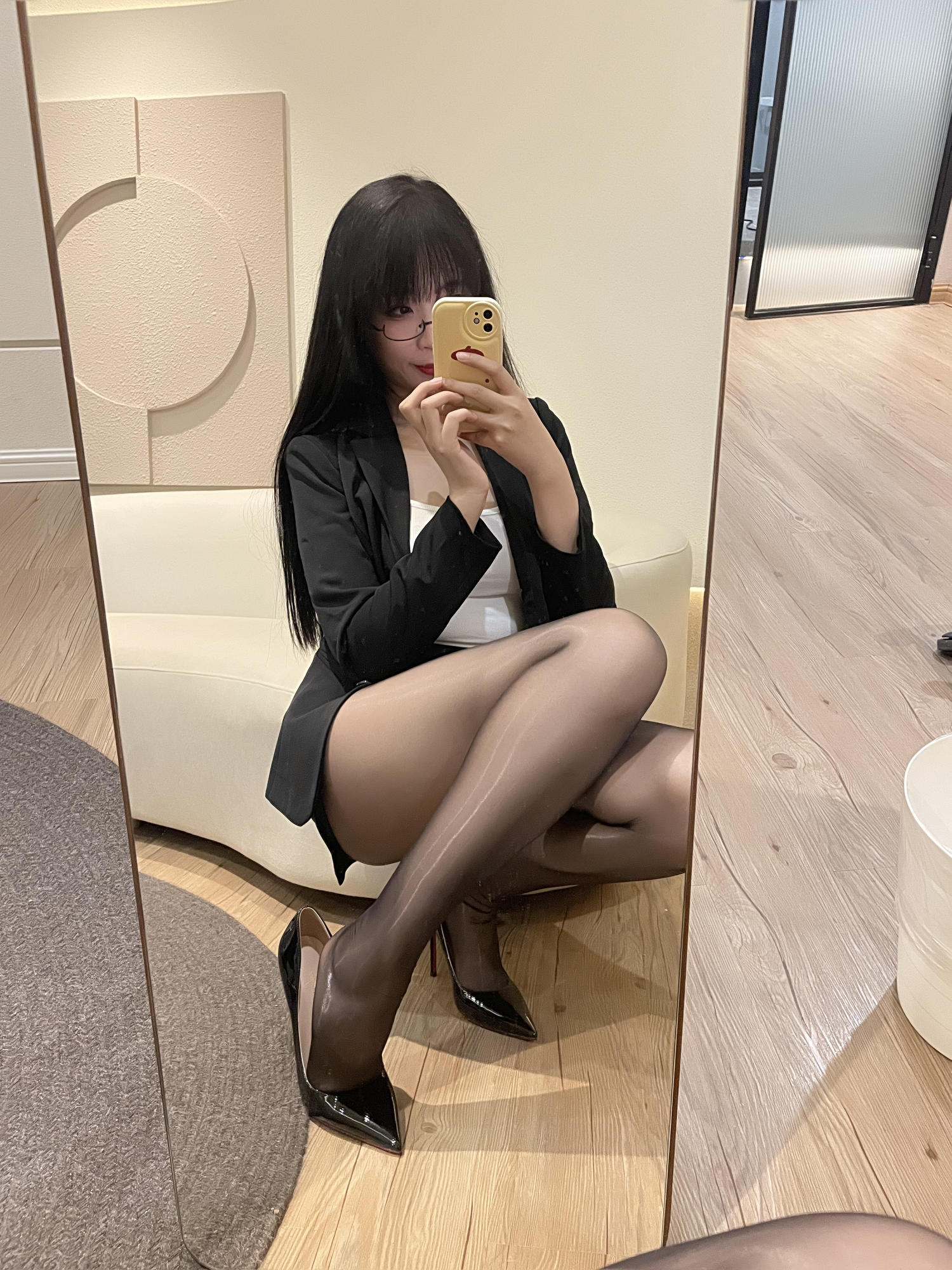 轩萧学姐 下班后OL [72P-255MB]