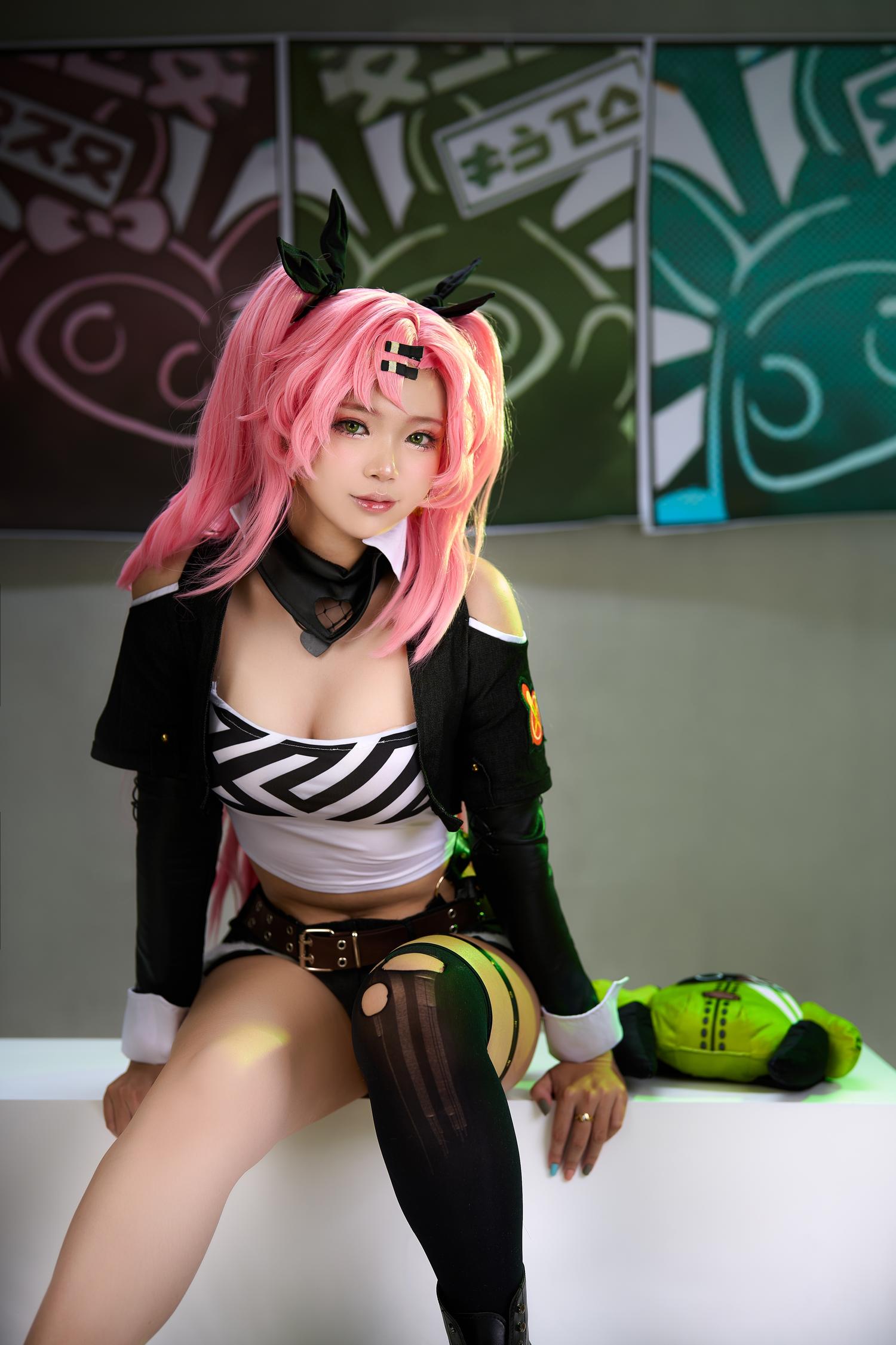 ZinieQ Nicole Demara [34P7V-463MB]