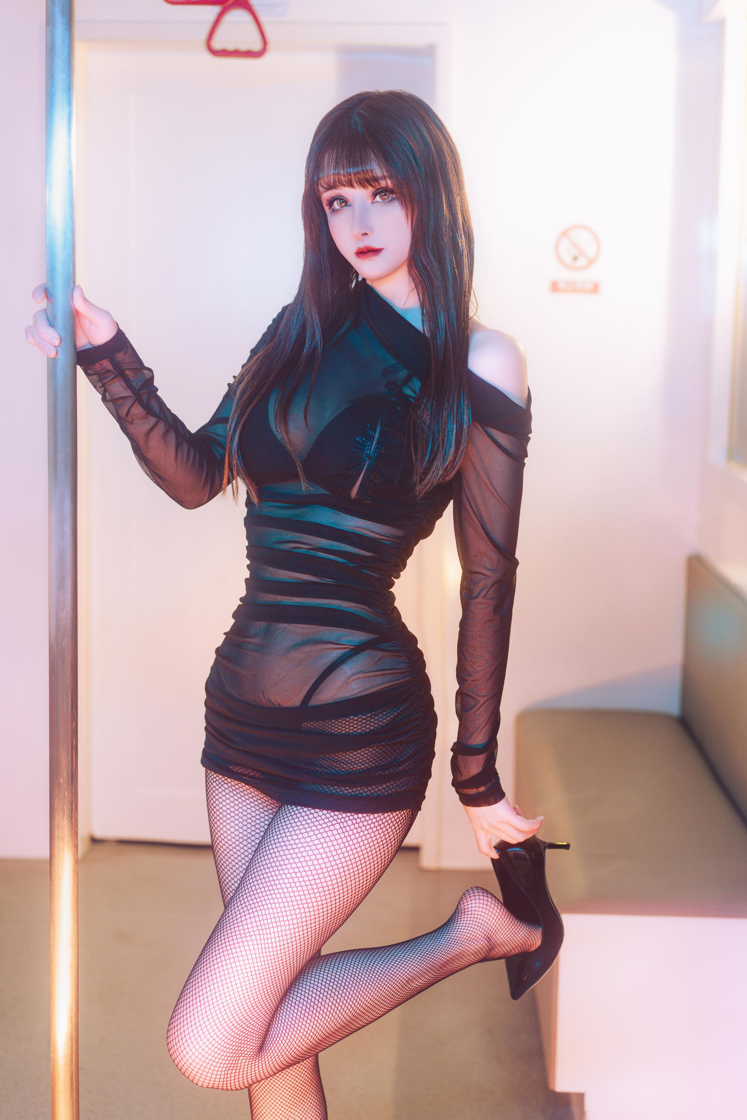 鹿八岁 地铁の调教 [94P2V-2.65GB]