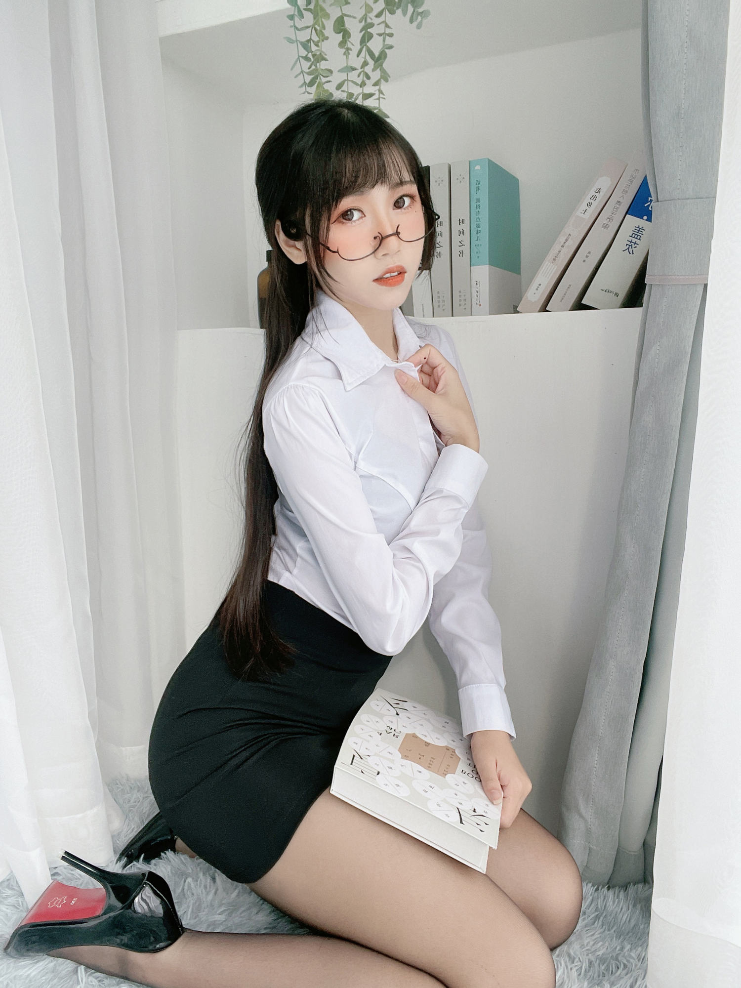 不呆猫 黑丝包臀OL [24P5V-908MB]