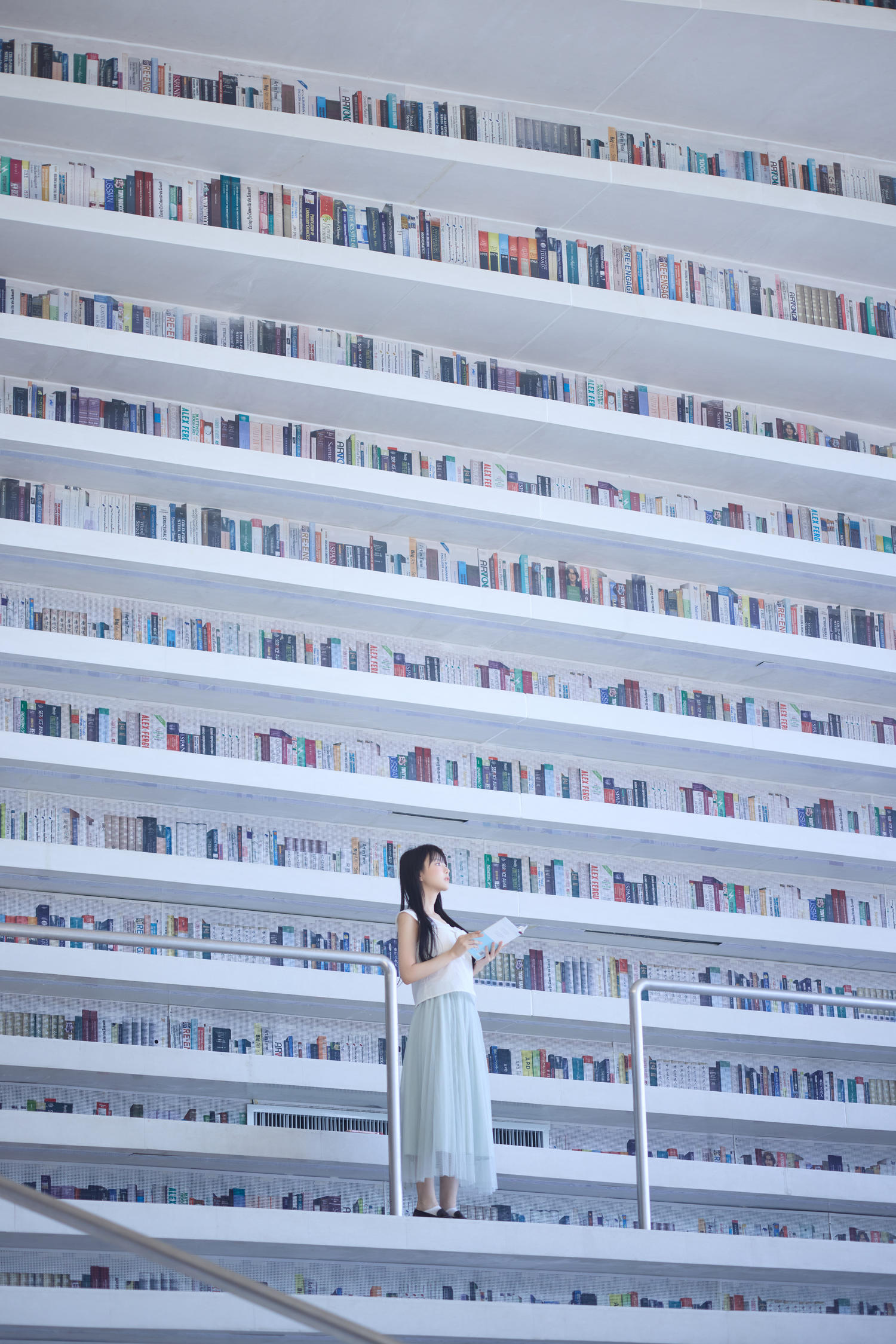 Shika小鹿鹿 图书馆 [16P-294MB]