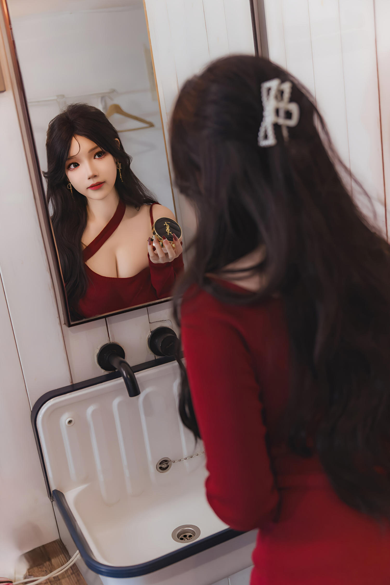 雪晴Astra 红裙黑丝小娇妻 [65P2V-1.68GB]