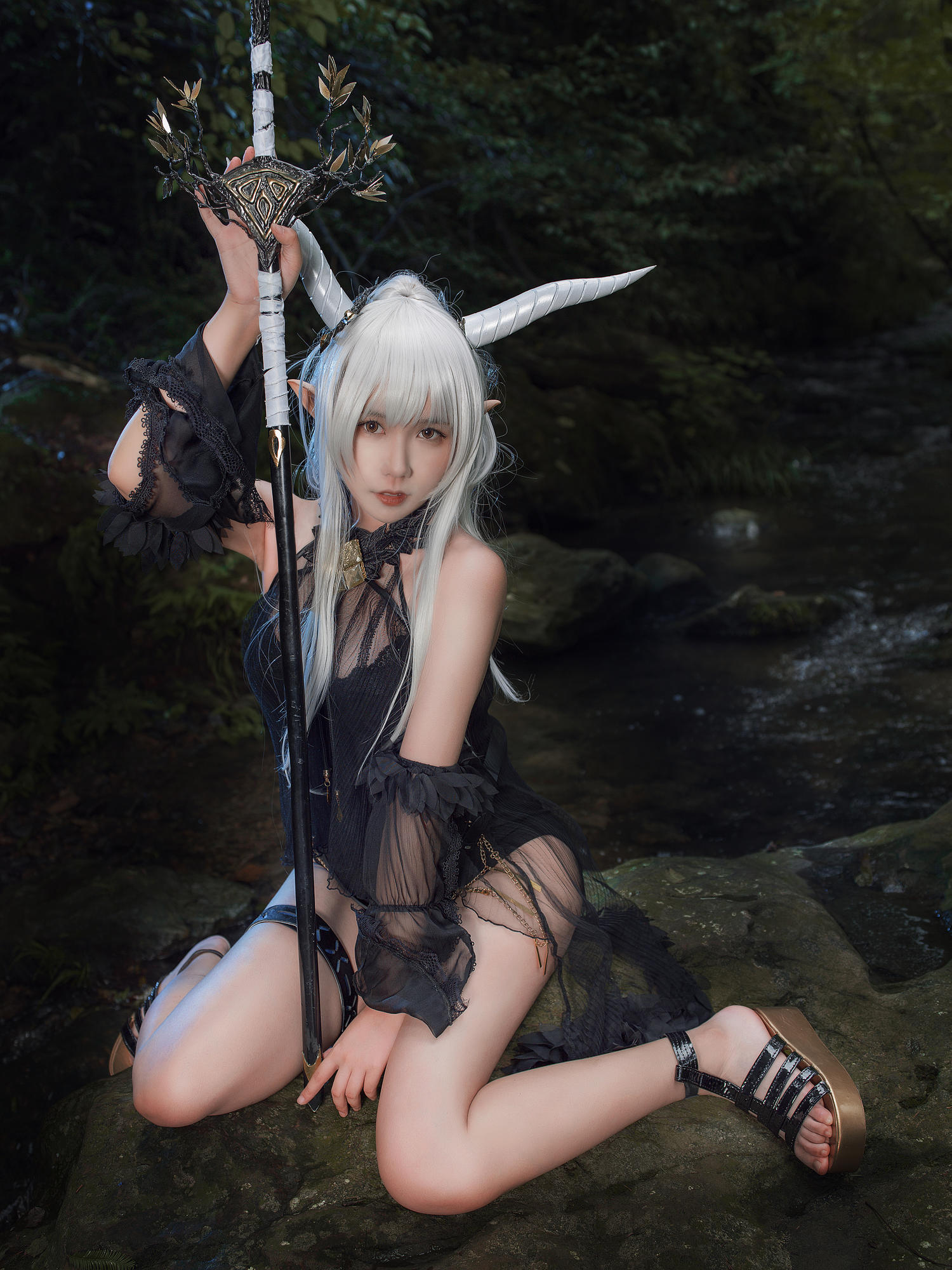 麻花麻花酱 明日方舟 闪灵泳装 [20P-134MB]