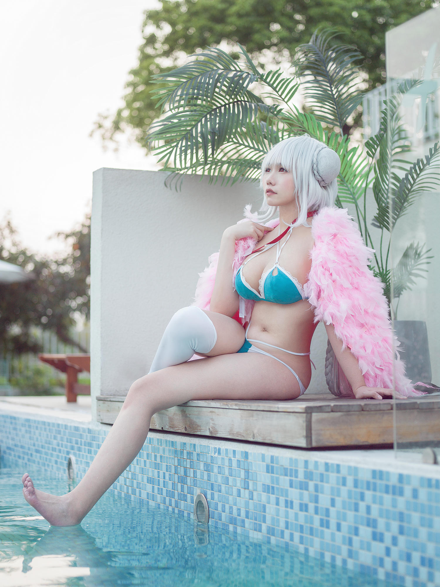 麻花麻花酱 可畏泳装+女仆 [30P-305MB]