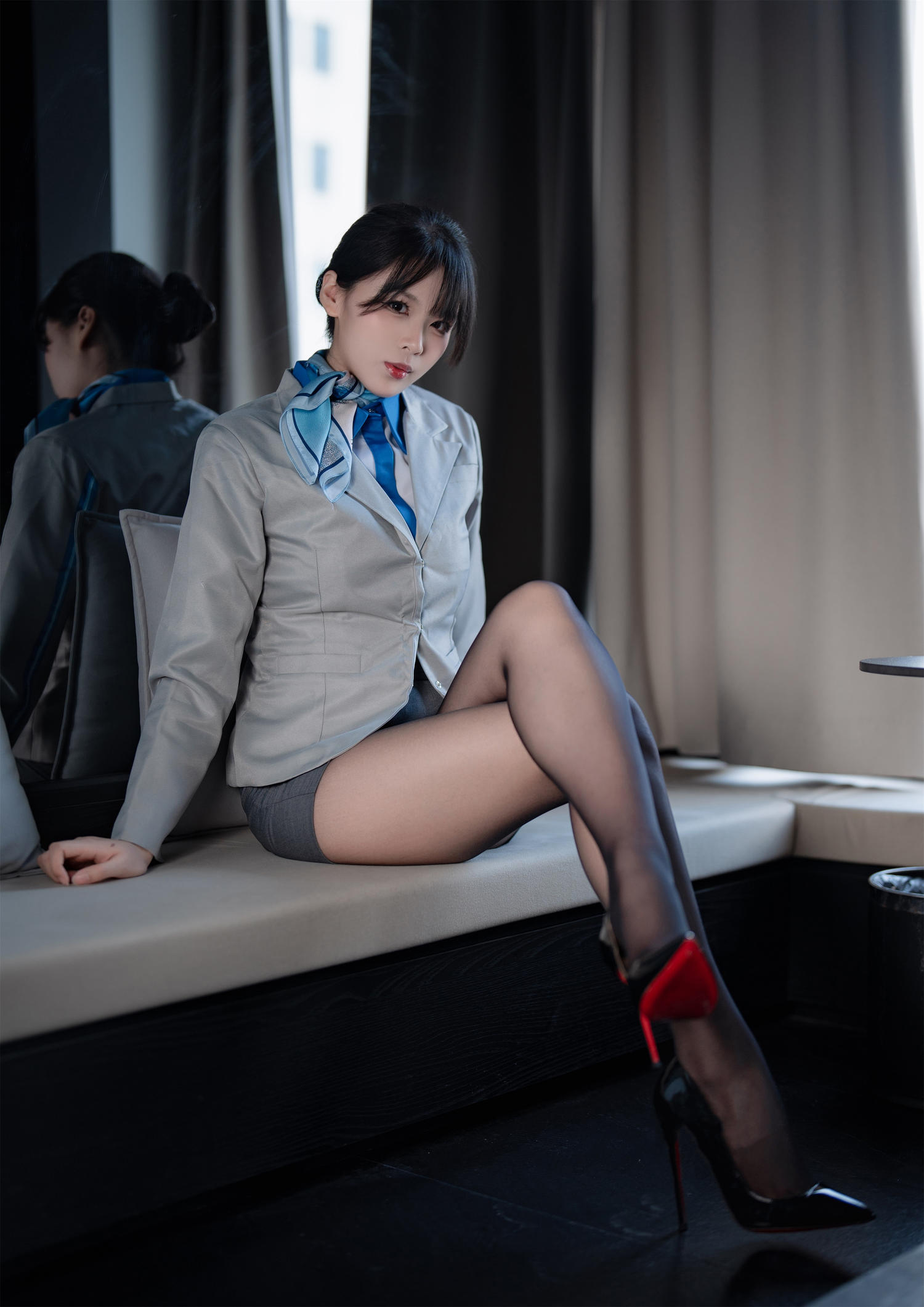 轩萧学姐 空姐室内黑丝 [75P1V-1.20GB]