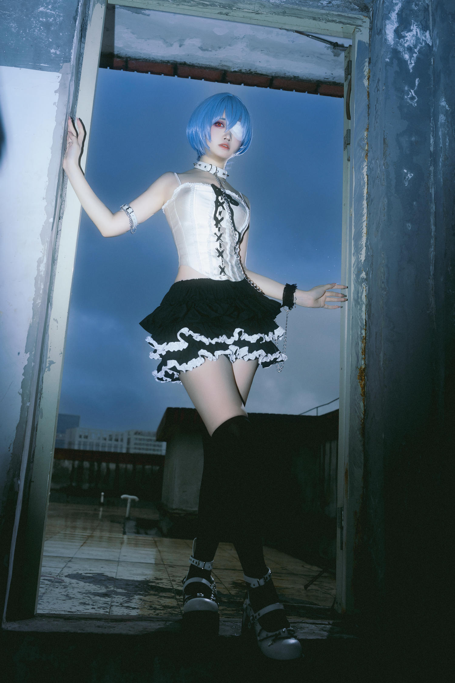 洛桑w伊梓 雨后天台 [35P-693MB]