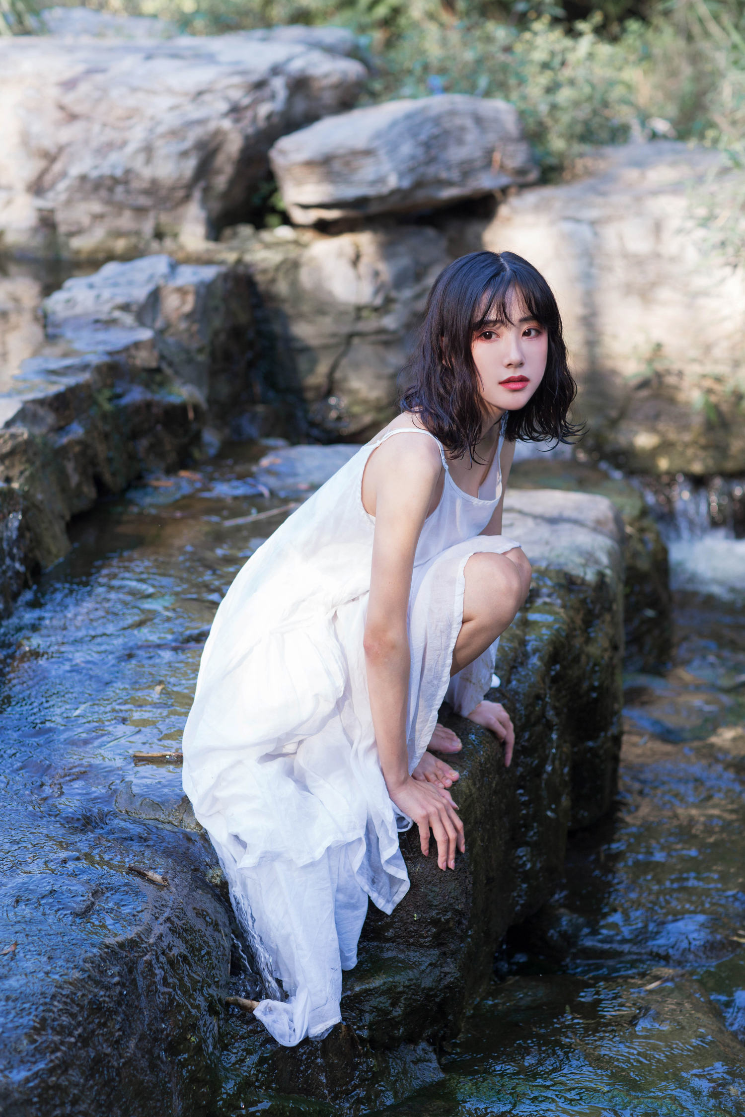 AAAyu阿玉 – 湖中白裙 [17P]