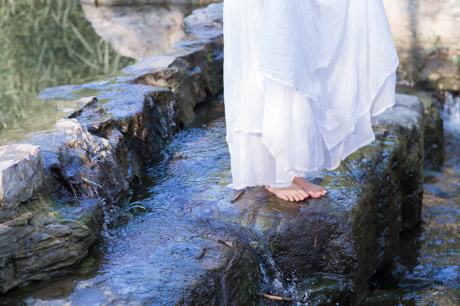 AAAyu阿玉 - 湖中白裙 [17P]