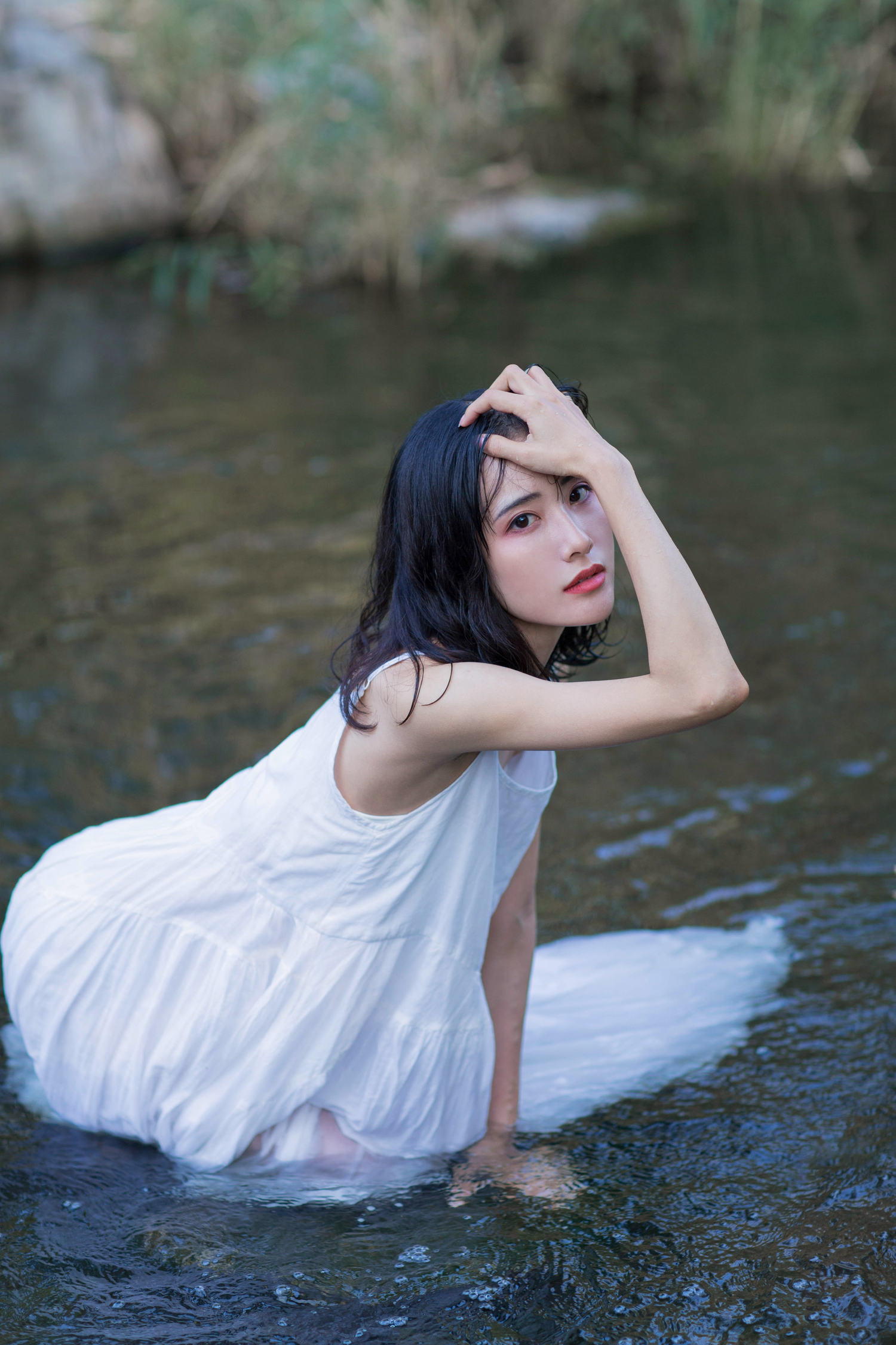 AAAyu阿玉 - 湖中白裙 [17P]