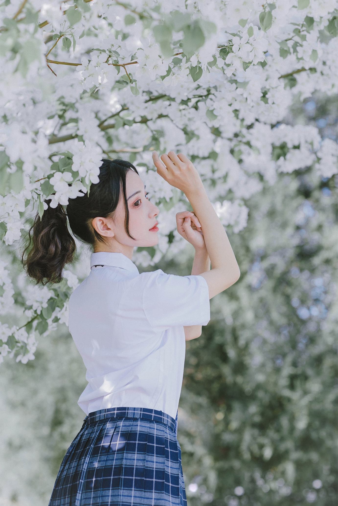 AAAyu阿玉 – 花季 [14P]