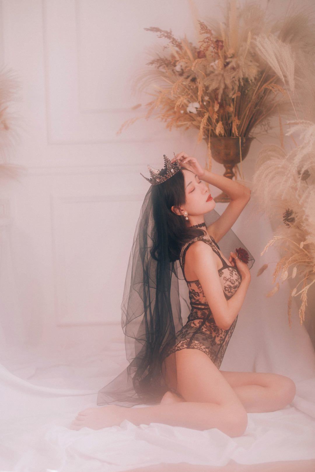 AAAyu阿玉 – 蕾丝的优雅 [35P]