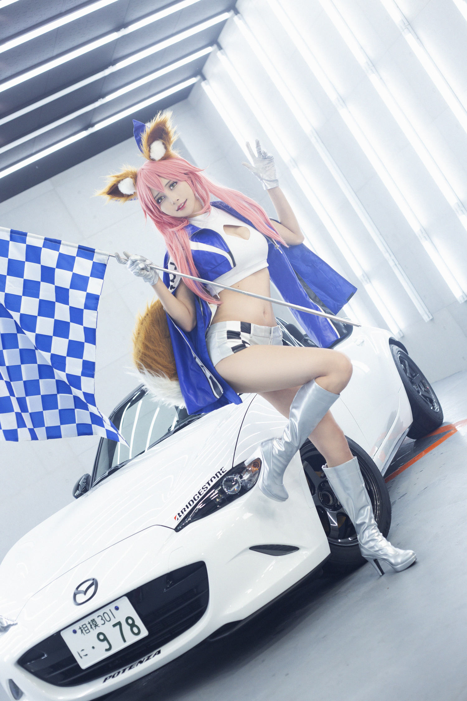 饿小璇 - 玉藻賽車服 [12P]