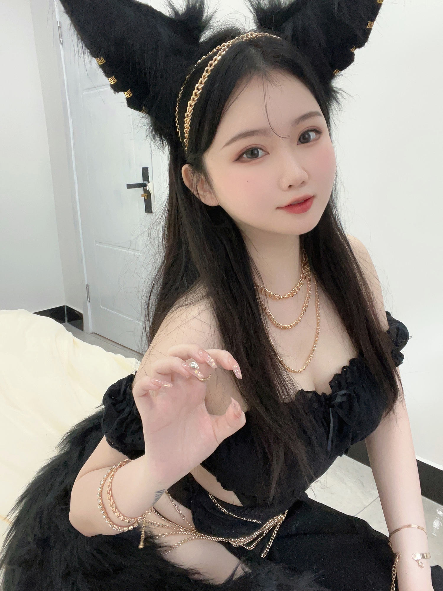 是依酱吖 黑狼 [34P2V-134MB]