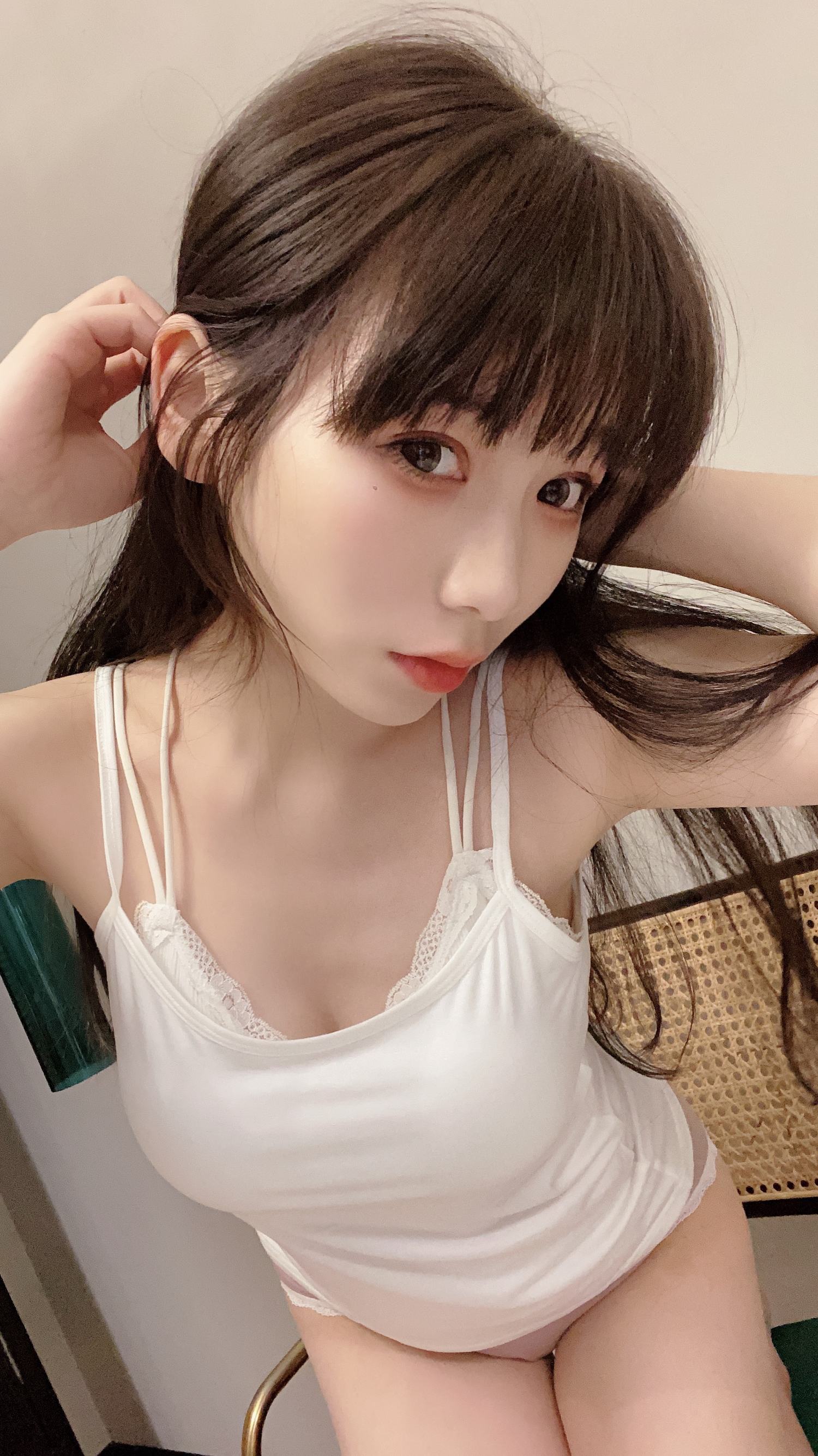 usejan（蓝蓝）- 白色小吊带 [72P]