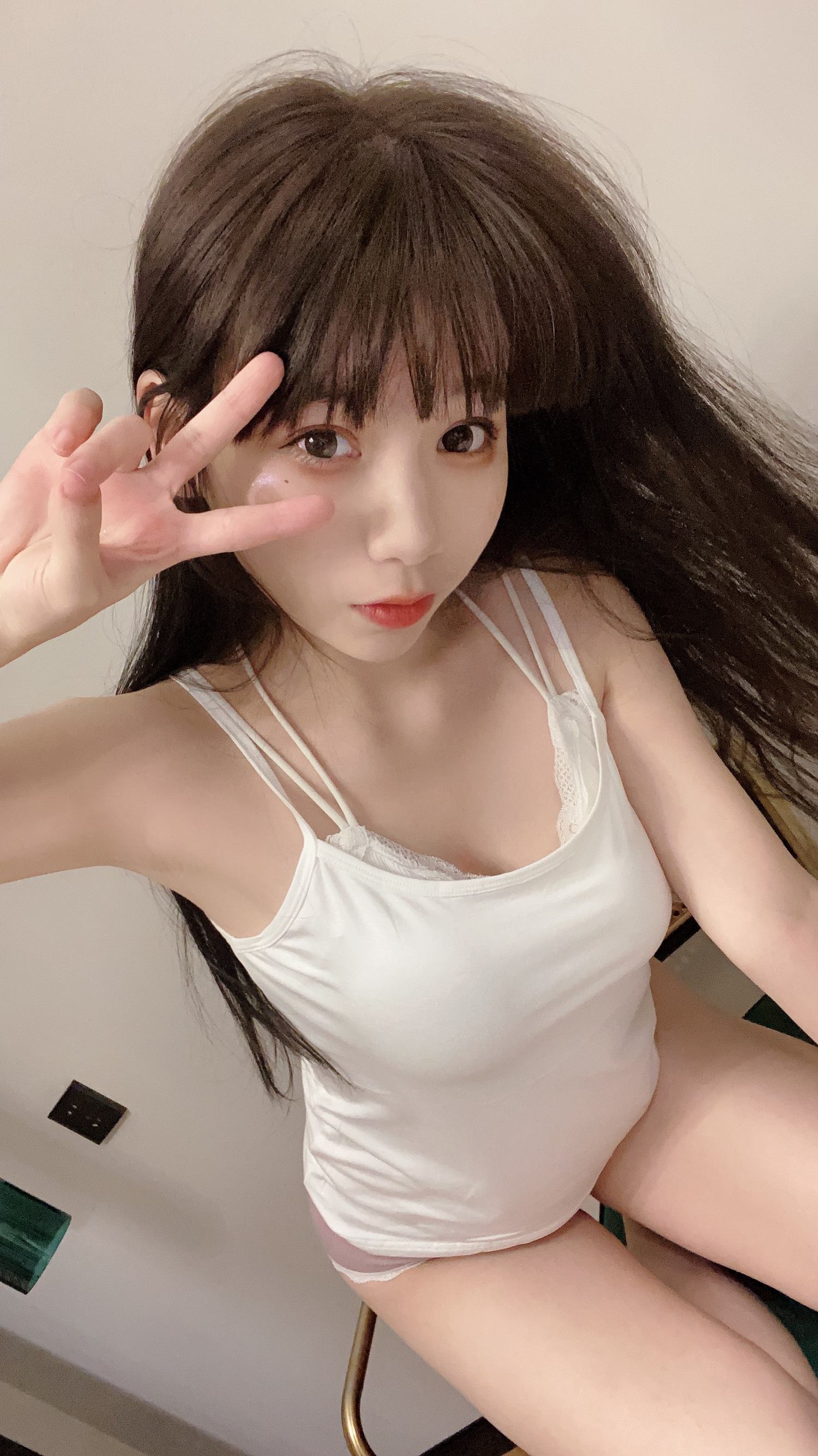 usejan（蓝蓝）- 白色小吊带 [72P]