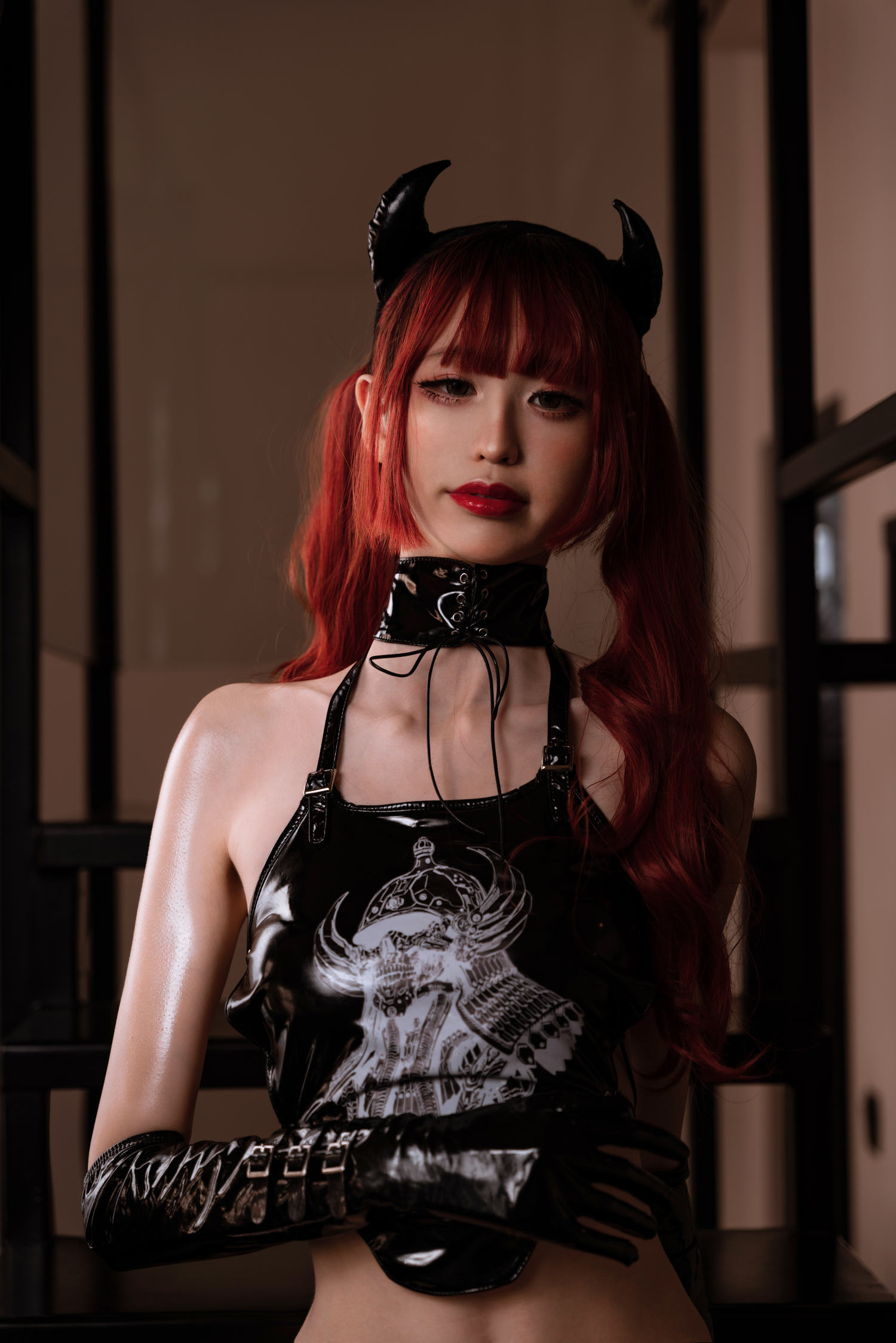 Viku猫梨梨 - 漆皮肚兜 [21P]