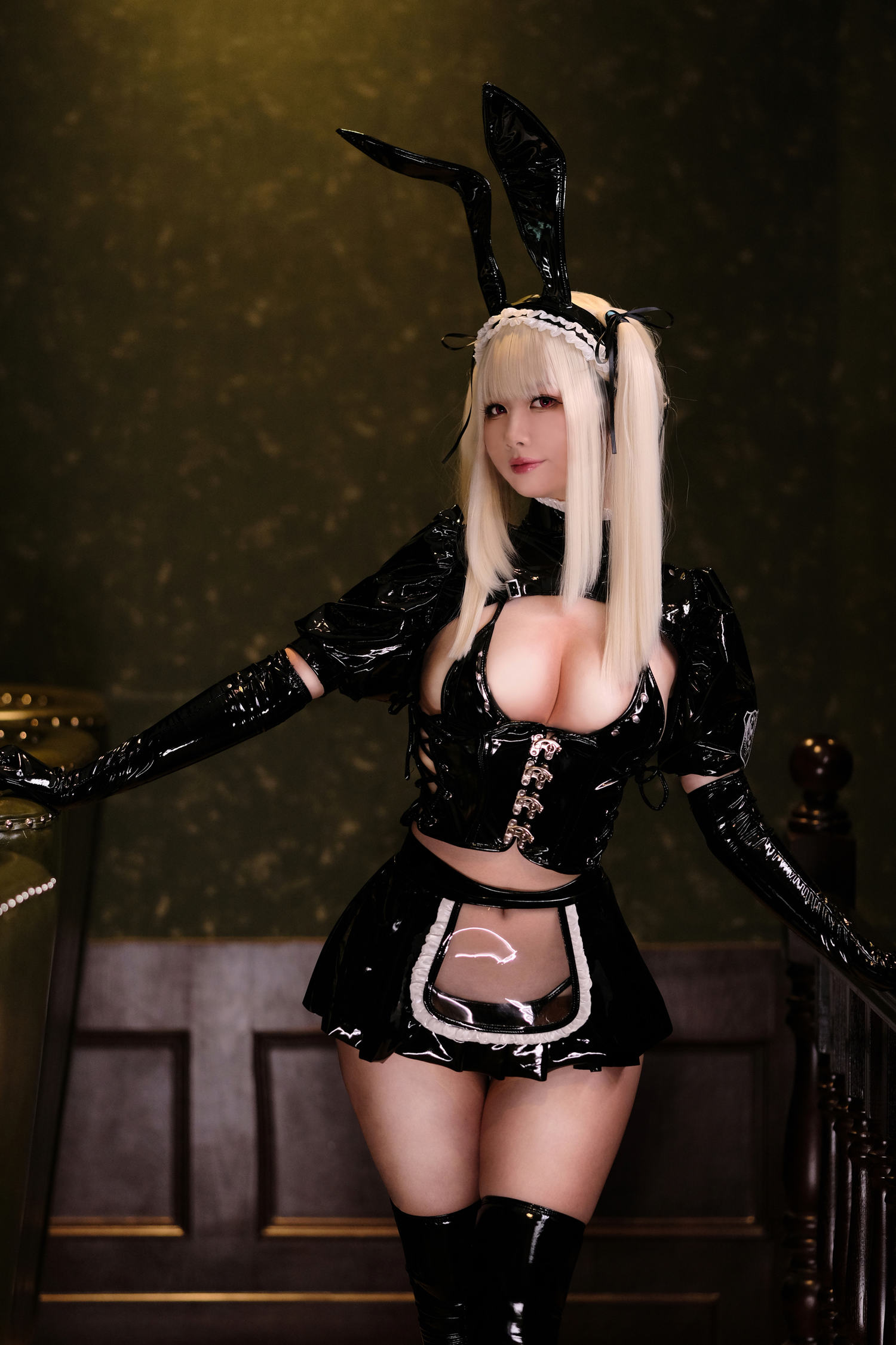 泉桃子izumi - 暗黑兔女郎 [30P]