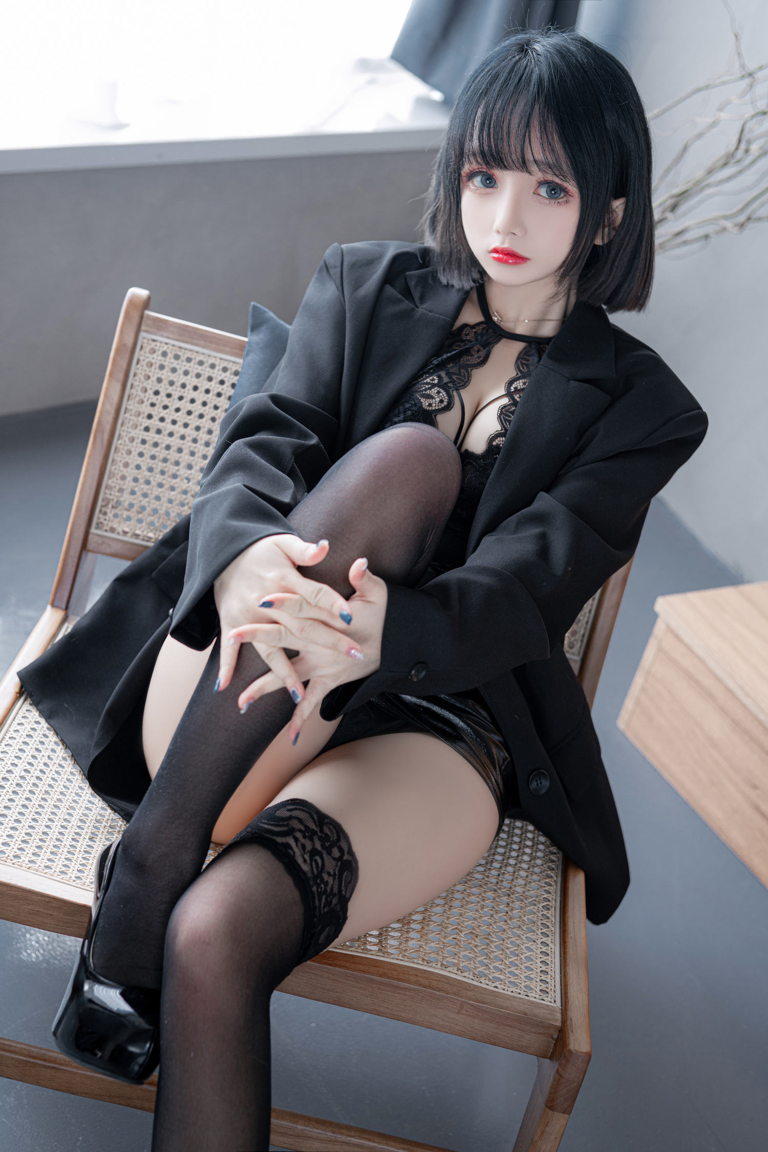 日奈娇 – 禁欲西装 [68P]