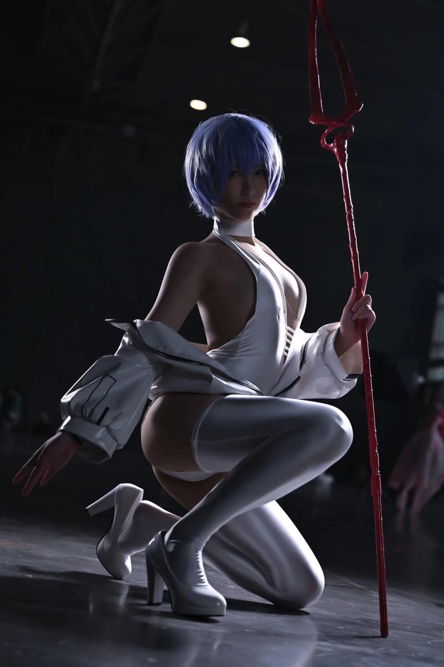 Quan冉有点饿 - 凌波丽 [4P]