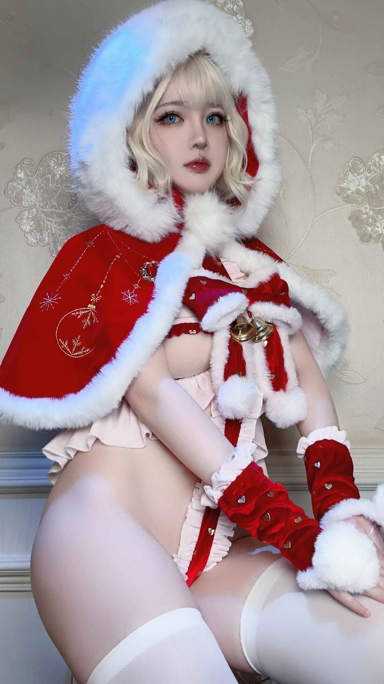 逸仔 - 圣诞雪精灵 [47P]