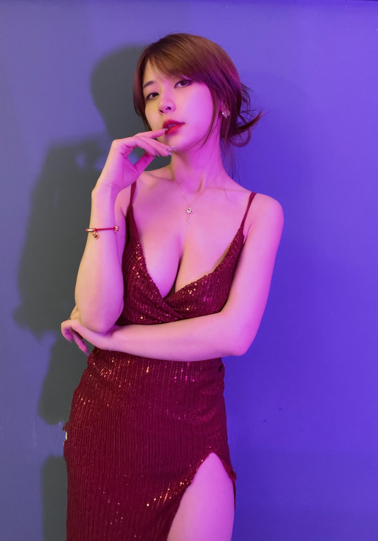 羊小雪 - 红 [14P]