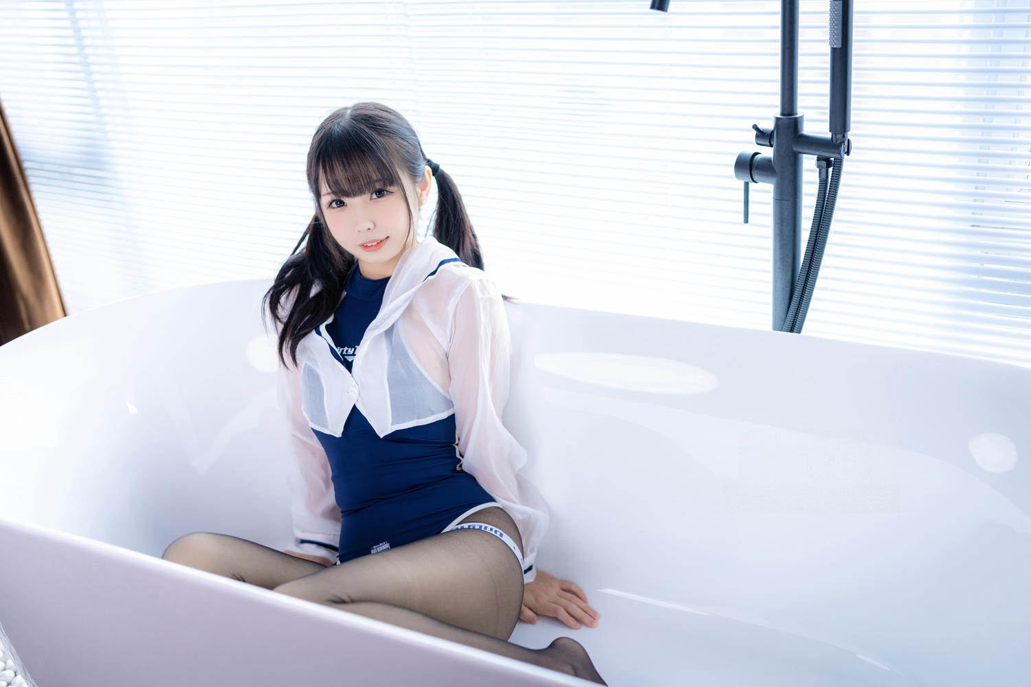 十万珍吱伏特 碧波·浴缸死库水 [68P-1.05GB]