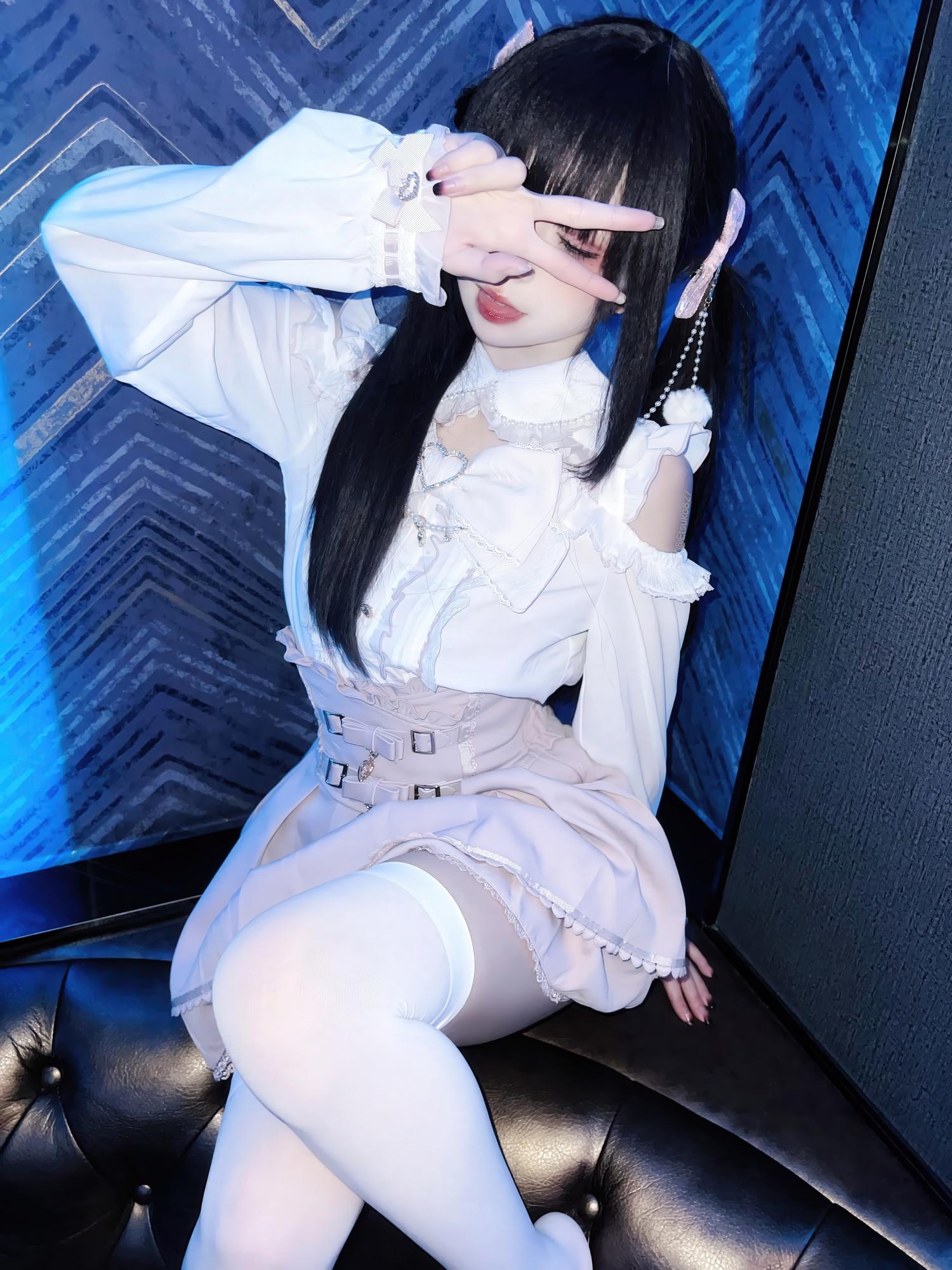 纸悦Etsu_ko 与地雷系女子的ktv约会 [44P-438MB]