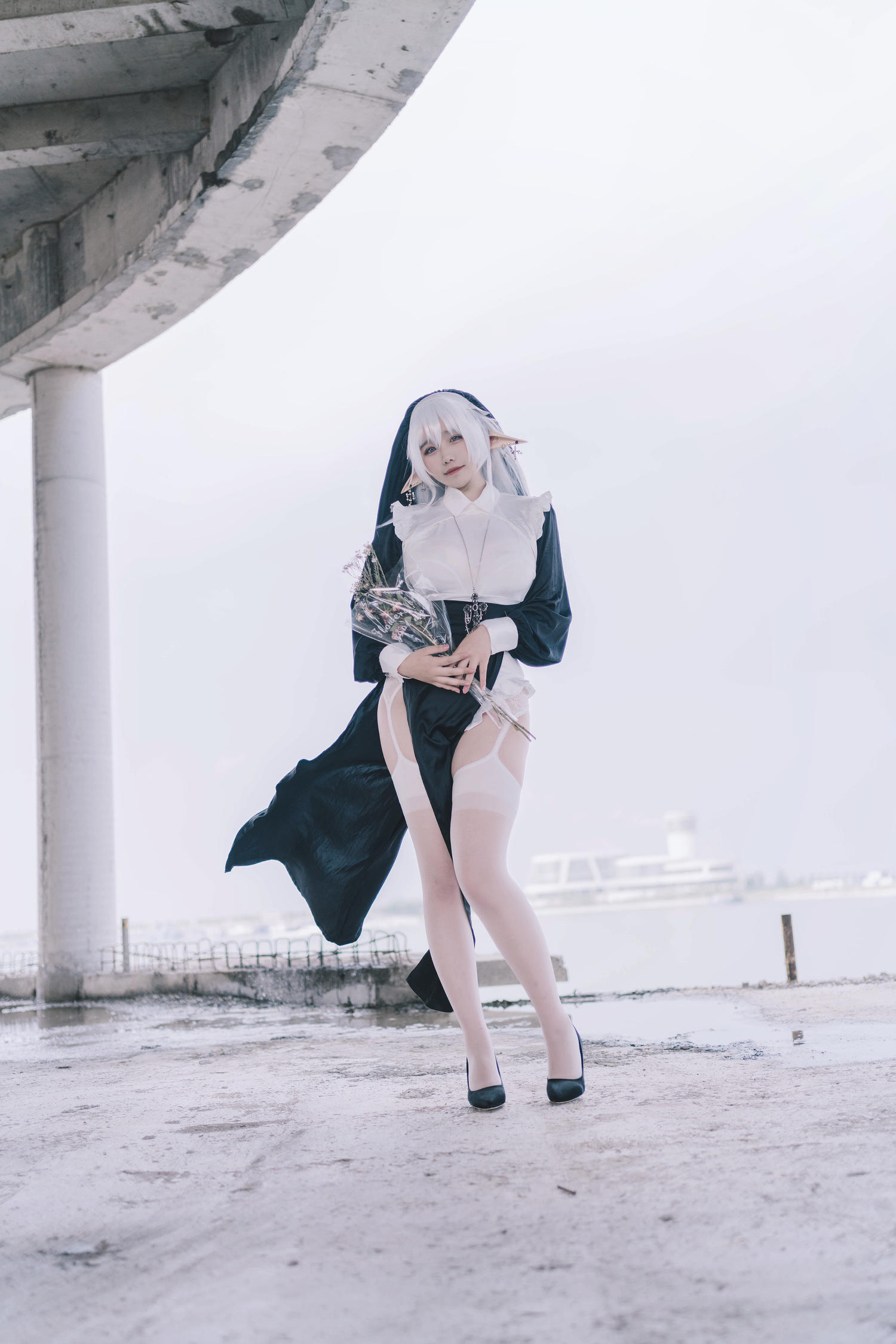 阿半今天很开心 - 修女 [28P]