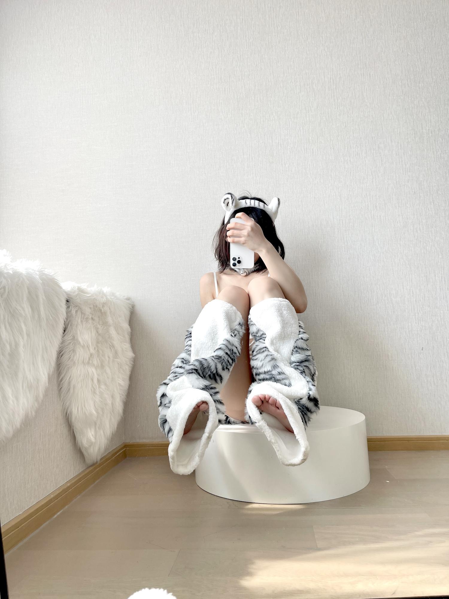 小仓千代w - 可可爱爱小老虎 [21P]