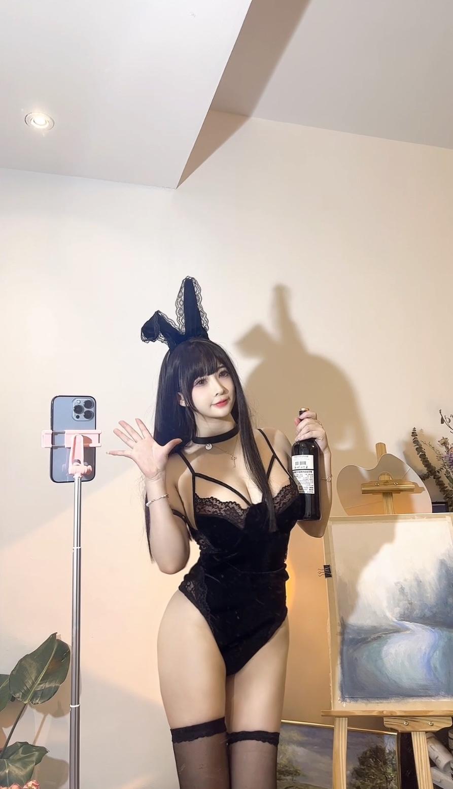 叉子宝宝 – 4月舰长图包 [17P]