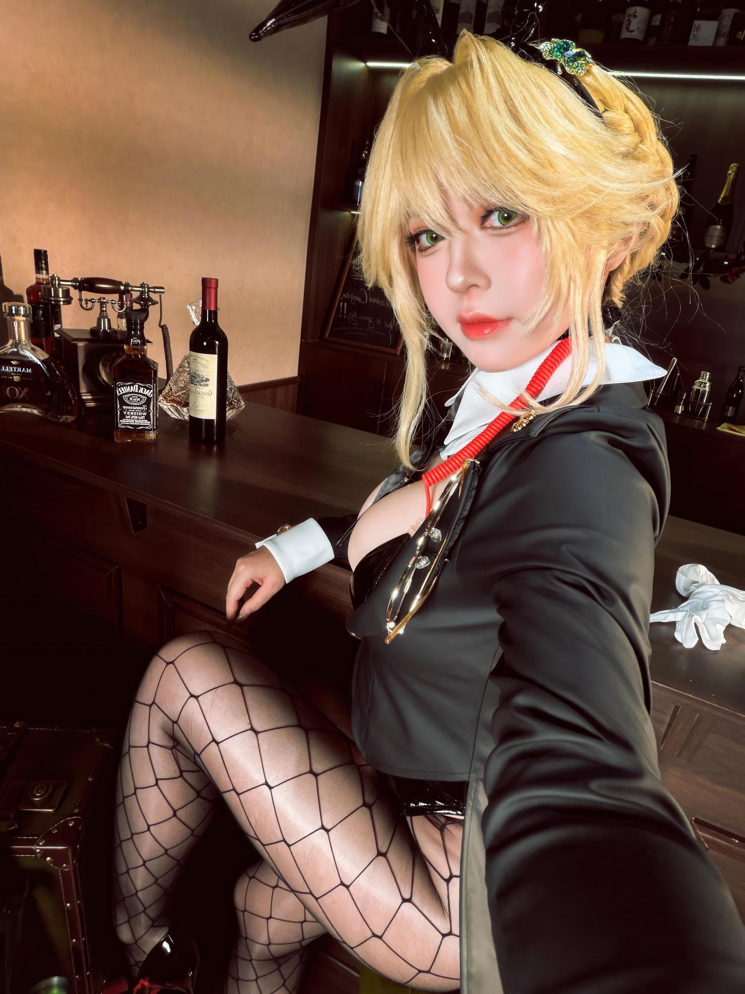 半半子 愛德ェントバニー [62P-375MB]