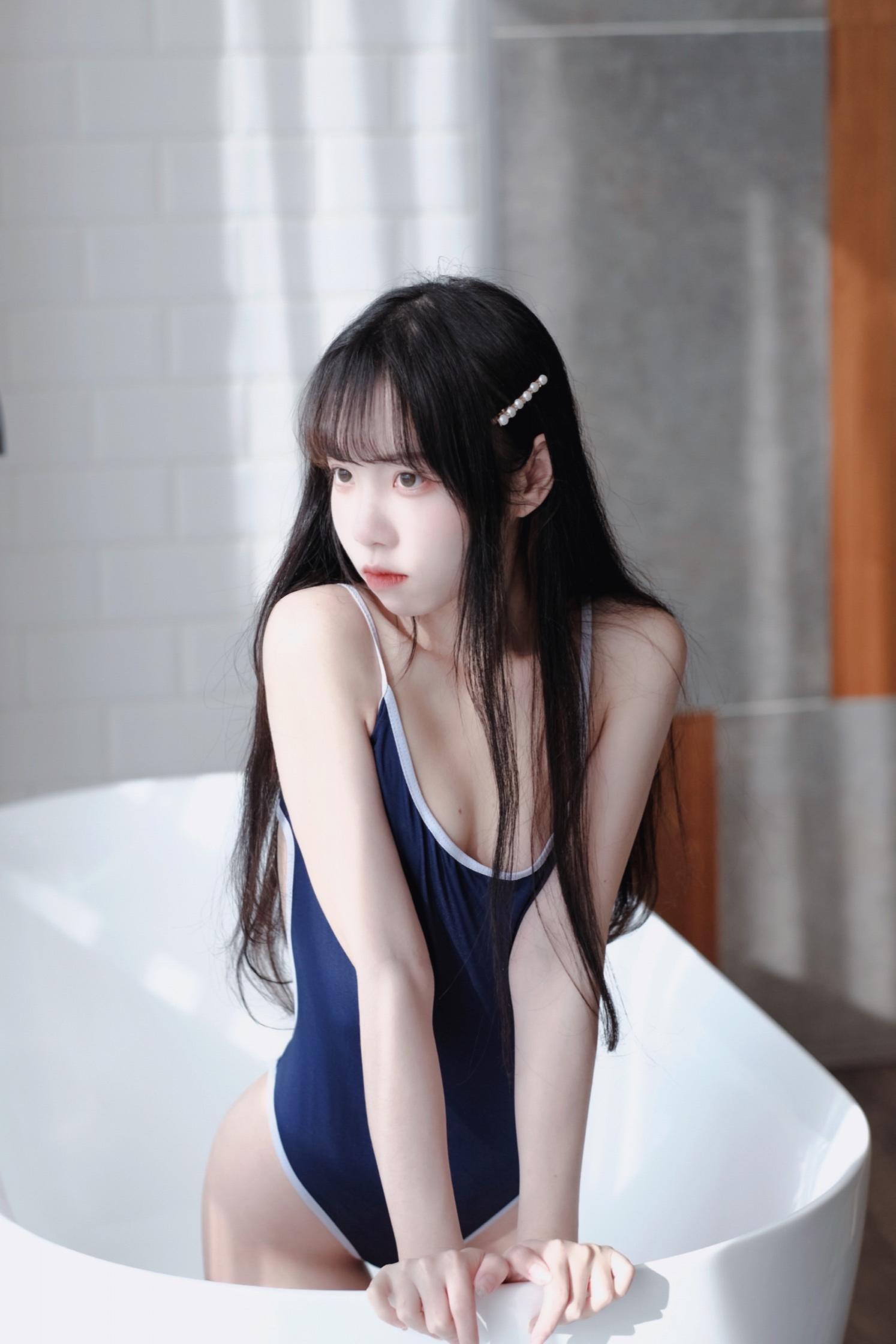 可可小白兔 追蹤起來 跟著🐰🐰去游泳！[7P-20MB]