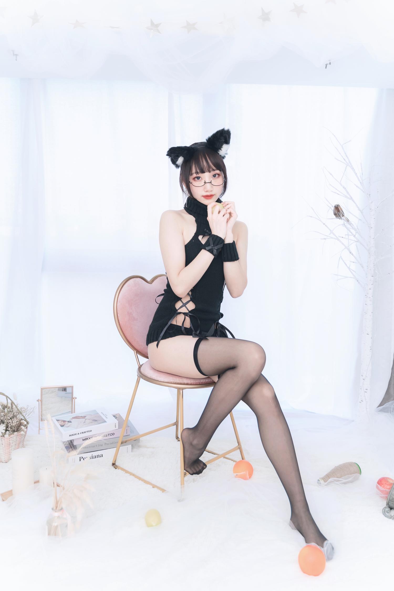 猫猫dio - 黑色毛衣 [18P]