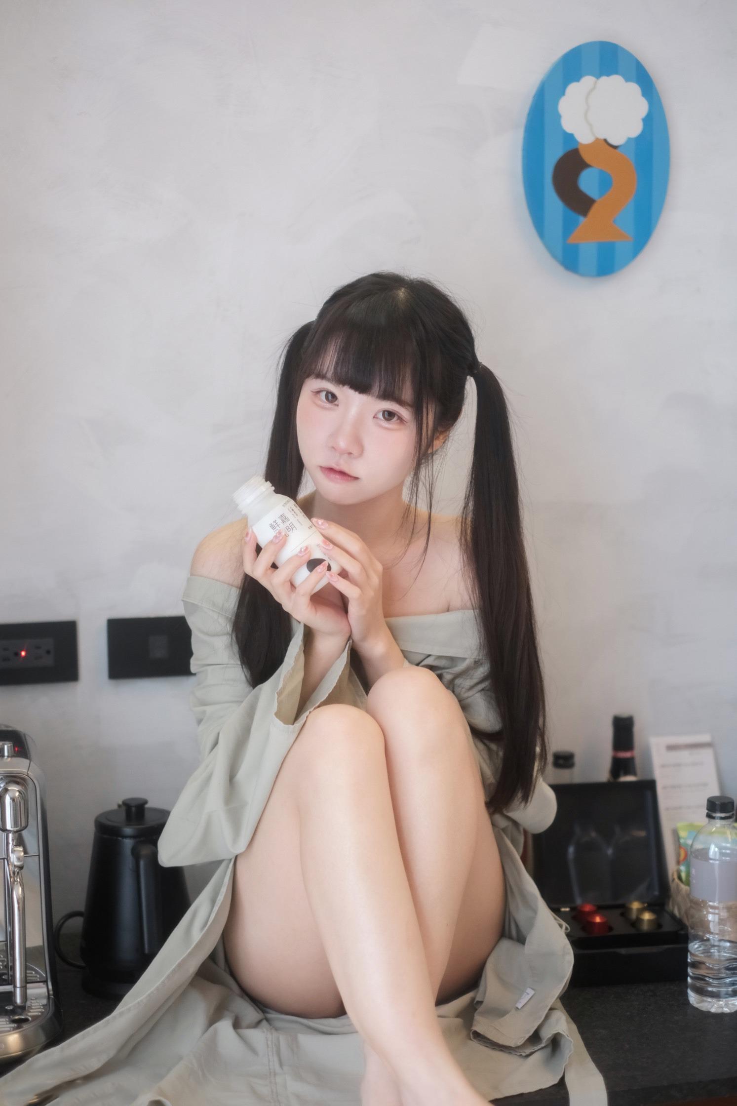 可可小白兔 在阳台做坏事的小兔兔 [68P-148MB]