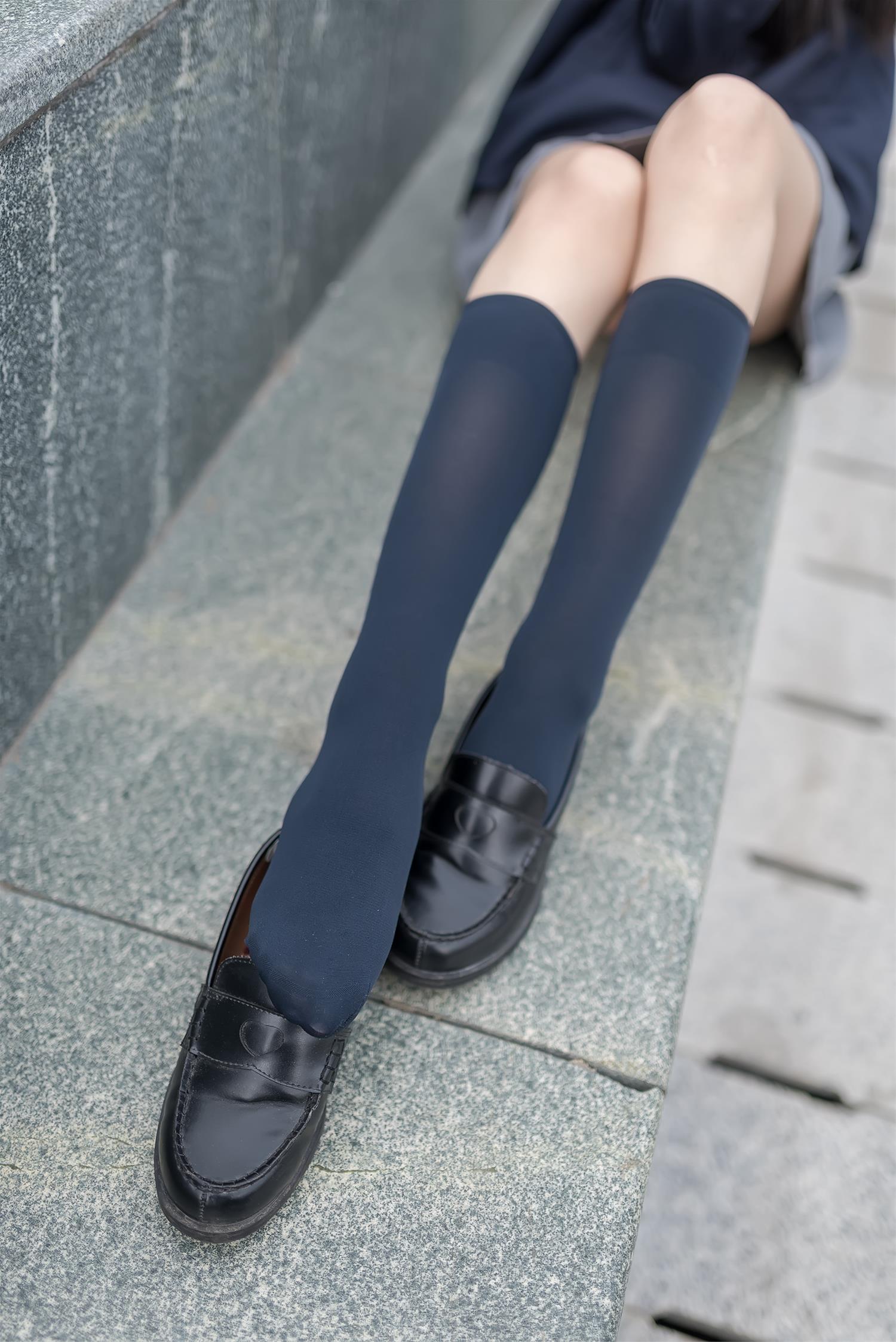 风之领域 NO.022 学妹户外黑丝2 [50P-77MB]