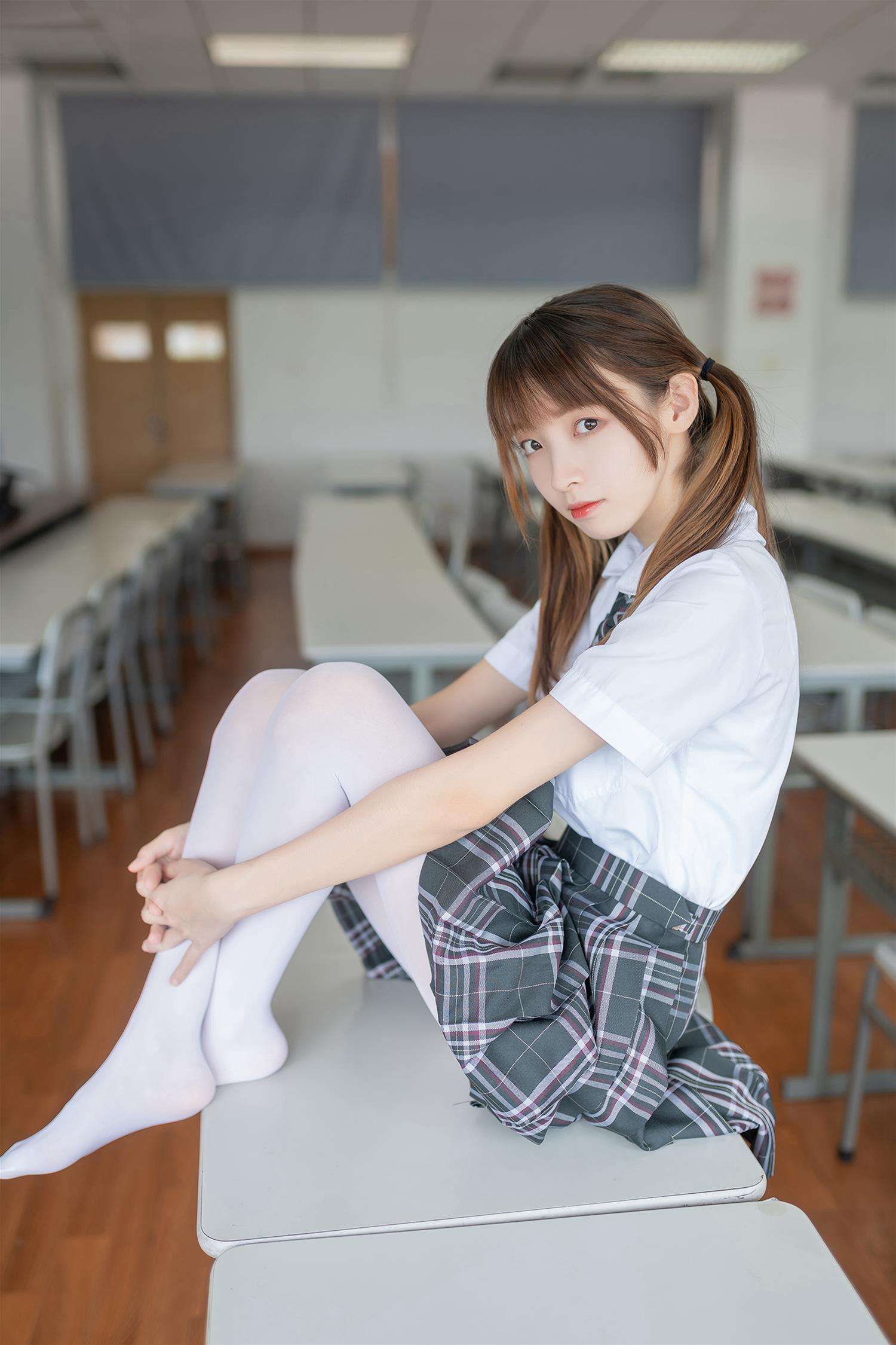 风之领域 NO.069 教室白丝长腿 [49P-215MB]