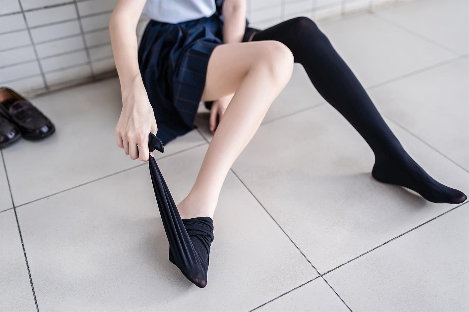 风之领域 NO.070 午后阳光下的黑丝学妹 [47P-194MB]