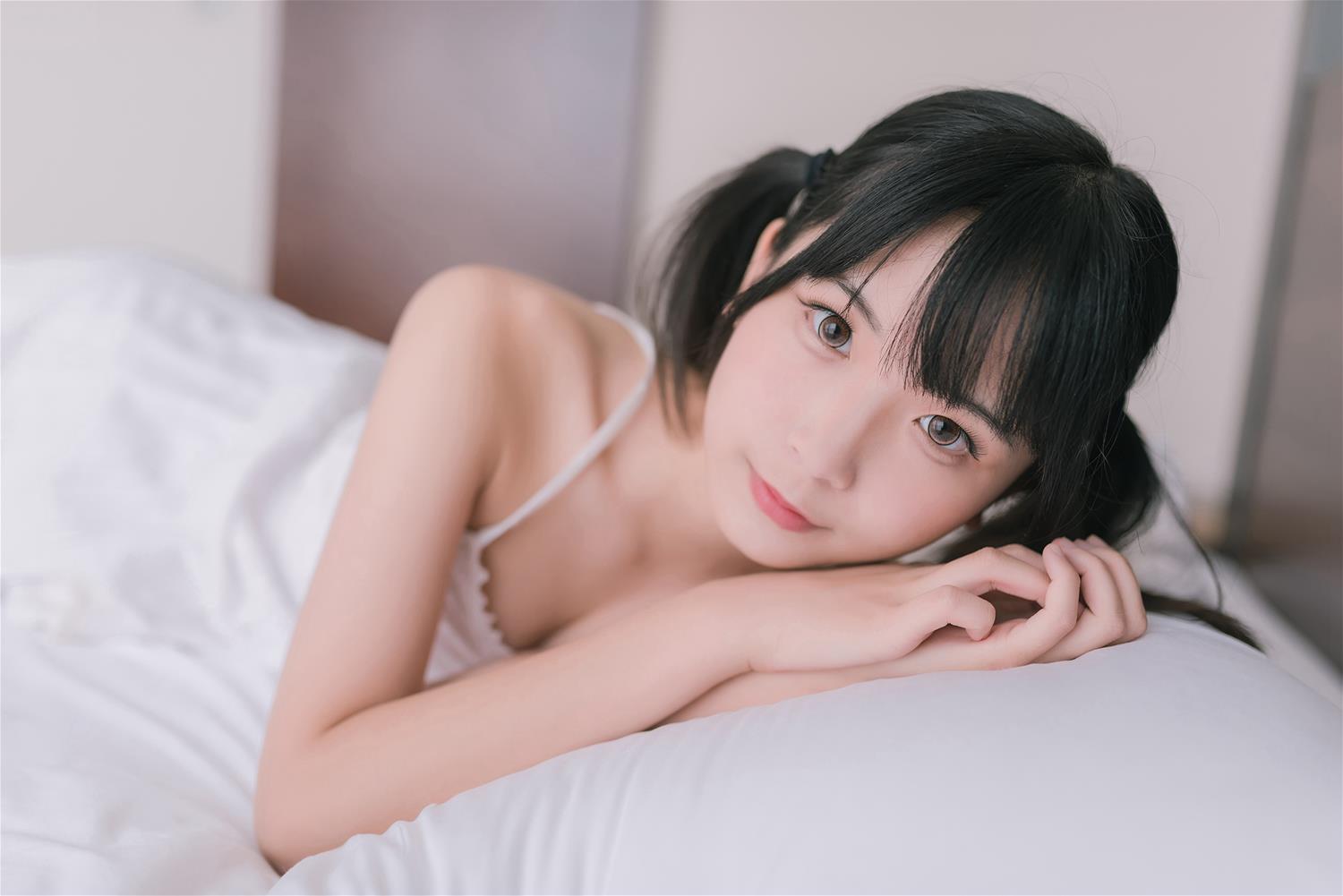 风之领域 NO.082 白色的睡衣裙 [47P-192MB]