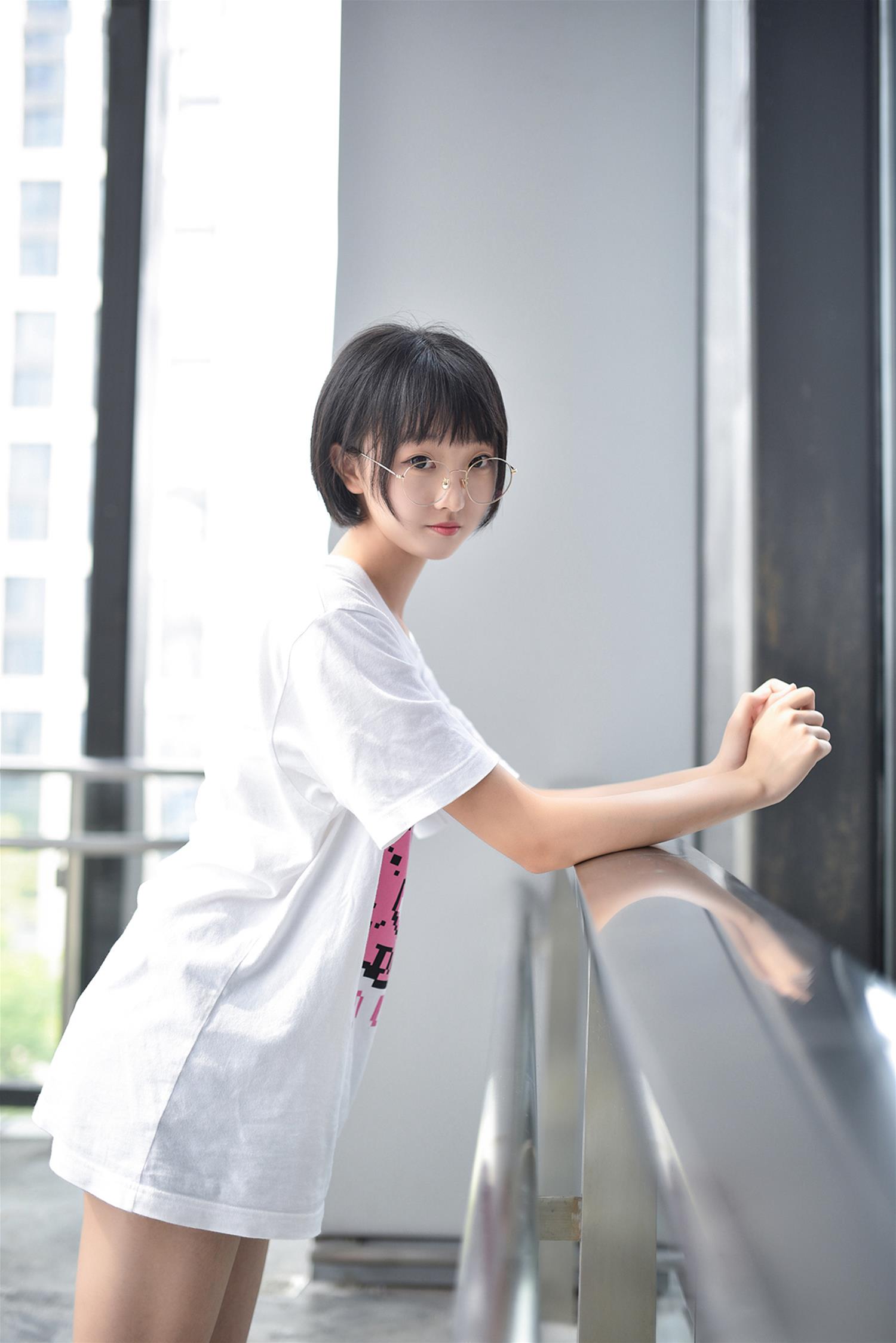 风之领域 NO.099 眼镜妹妹超短牛仔美腿 [45P-243MB]